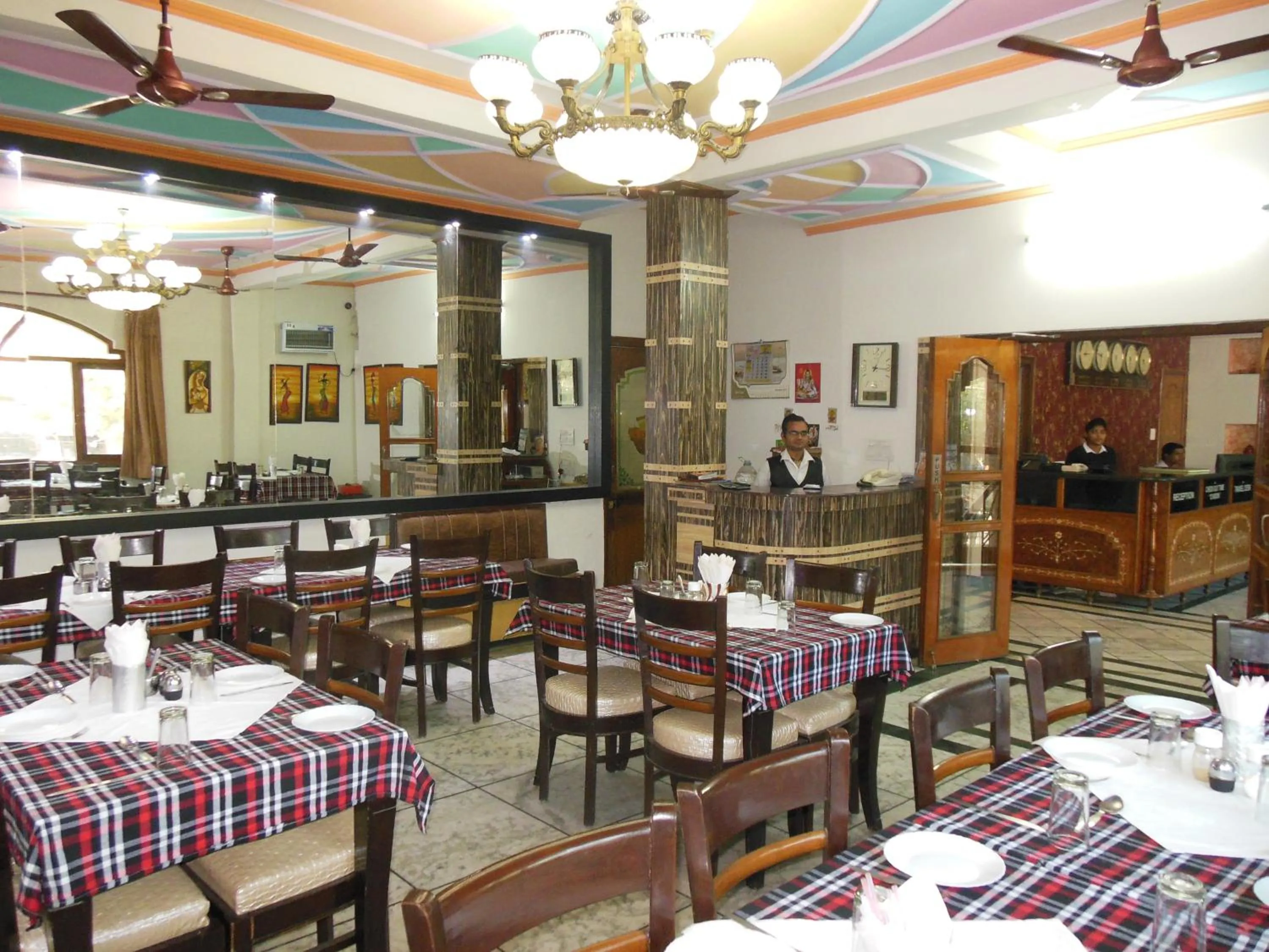 Restaurant/places to eat in Hotel Taj Plaza, VIP Road, Agra