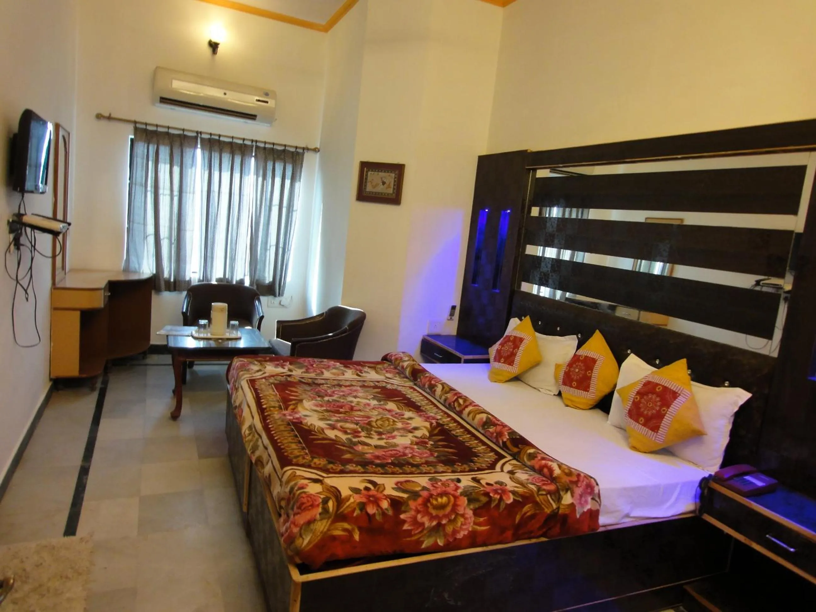 Bed in Hotel Taj Plaza, VIP Road, Agra