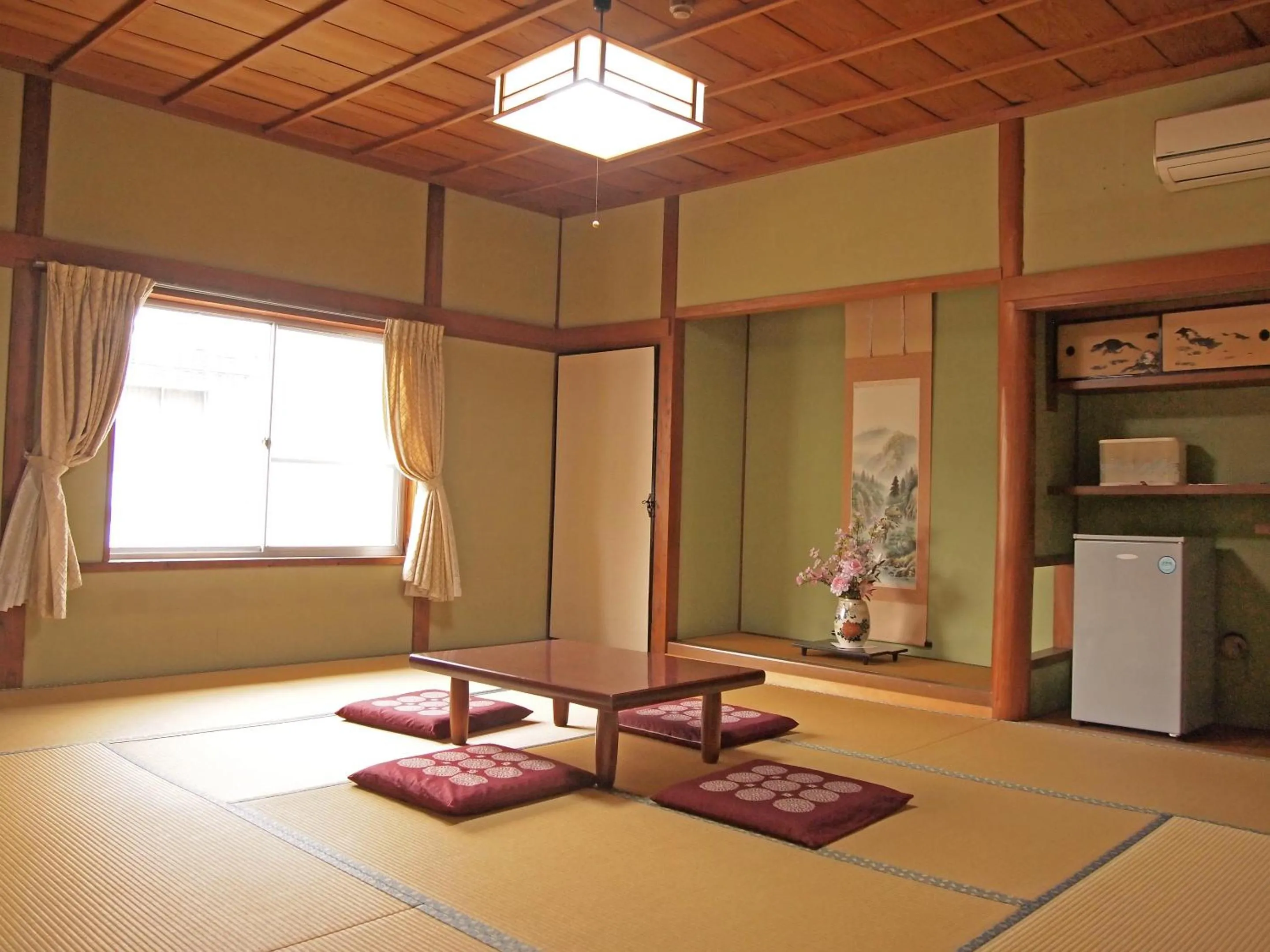 Photo of the whole room in Kikuya Ryokan