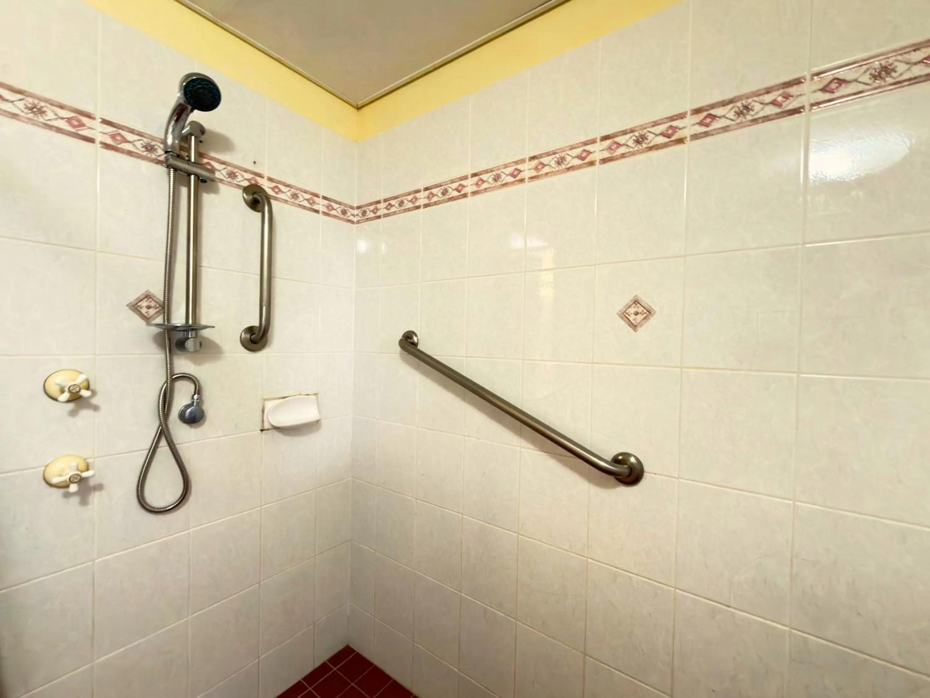 Shower in Aussie Rest Motel