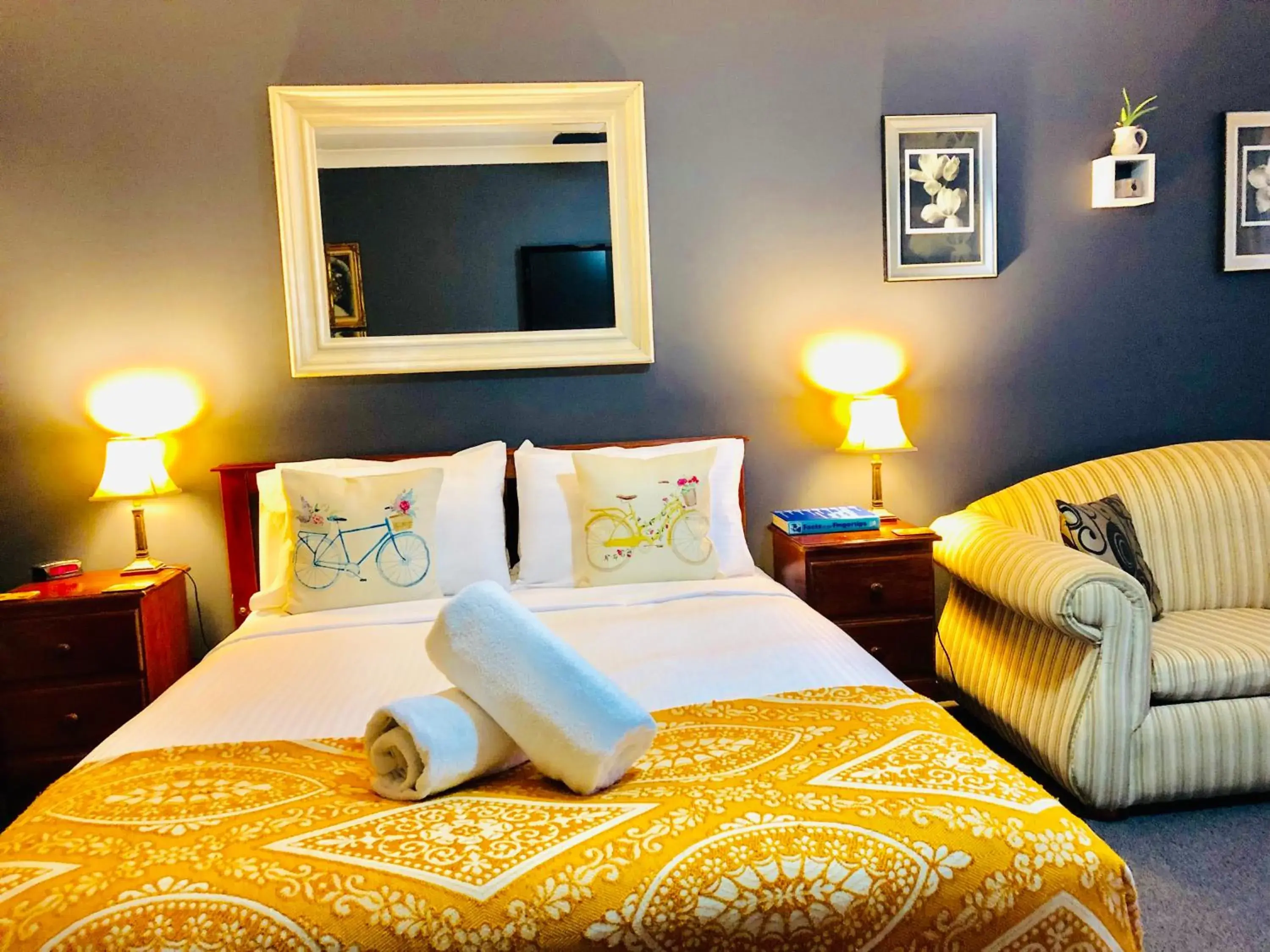 Queen Room with Sofa Bed in Aussie Rest Motel Queen Room with Sofa Bed in Aussie Rest Motel