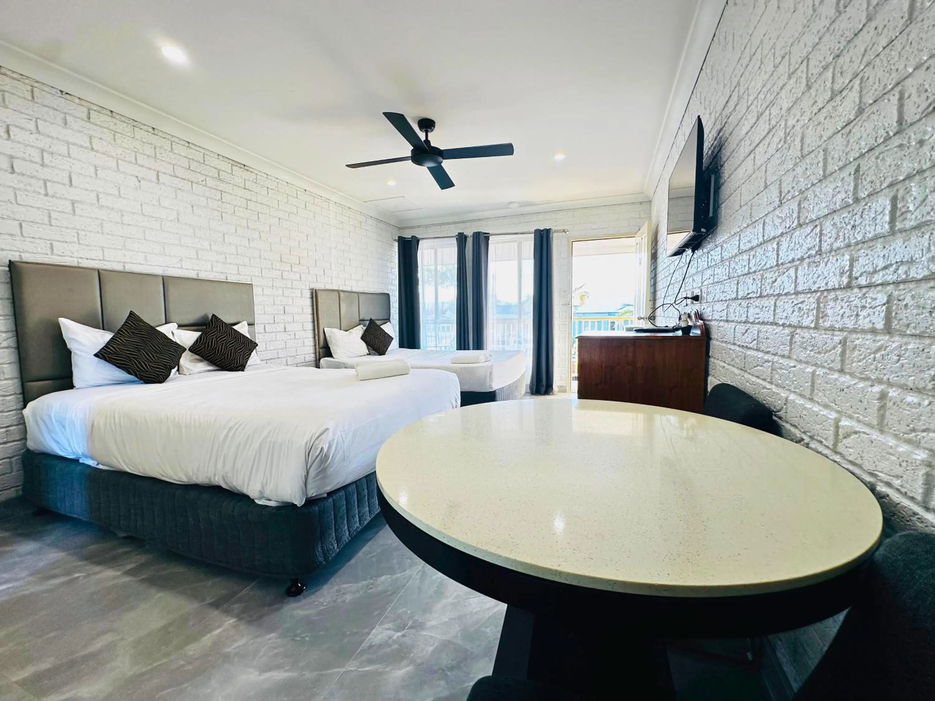 Photo of the whole room, Bed in Aussie Rest Motel