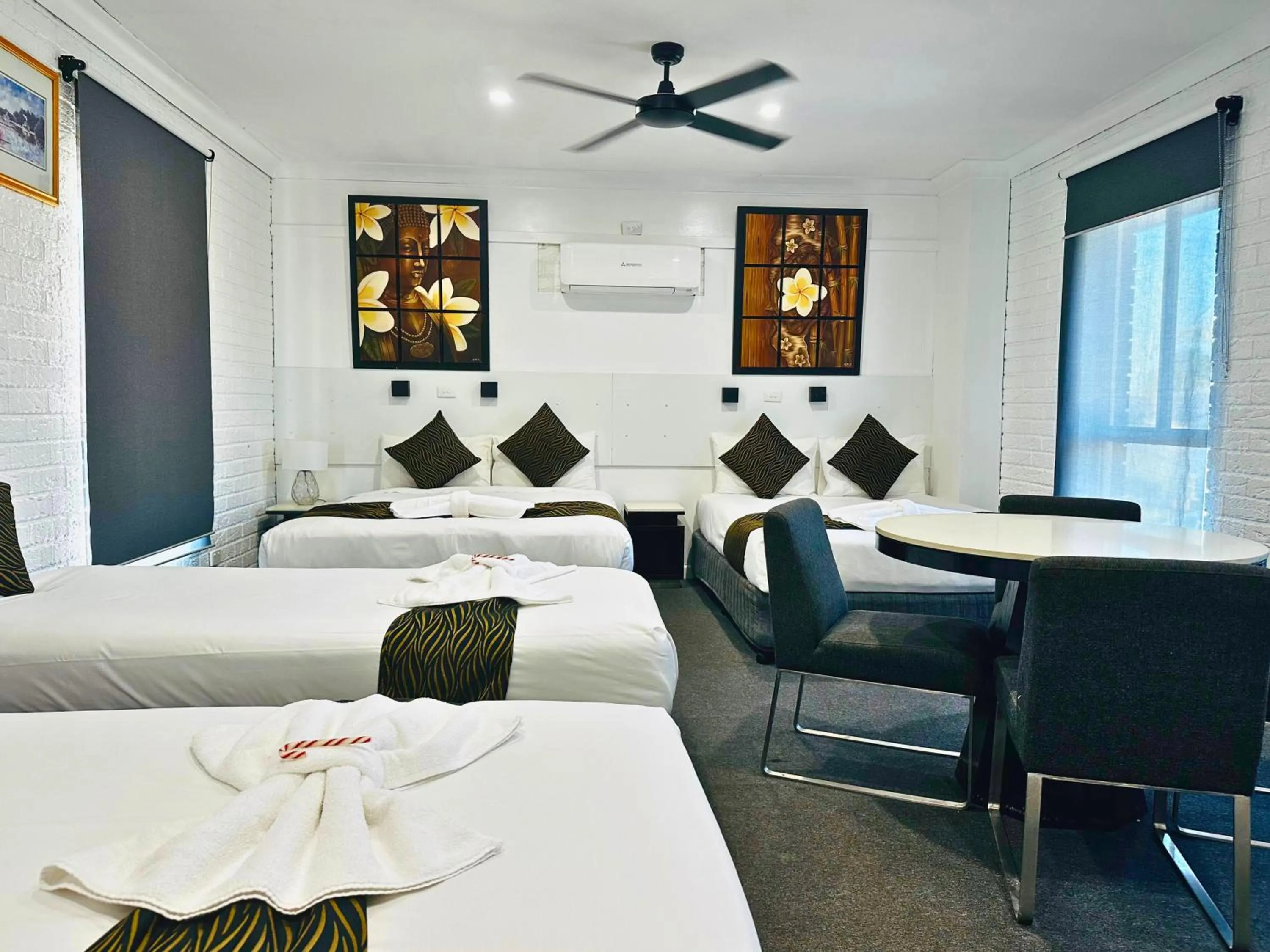 Photo of the whole room, Bed in Aussie Rest Motel