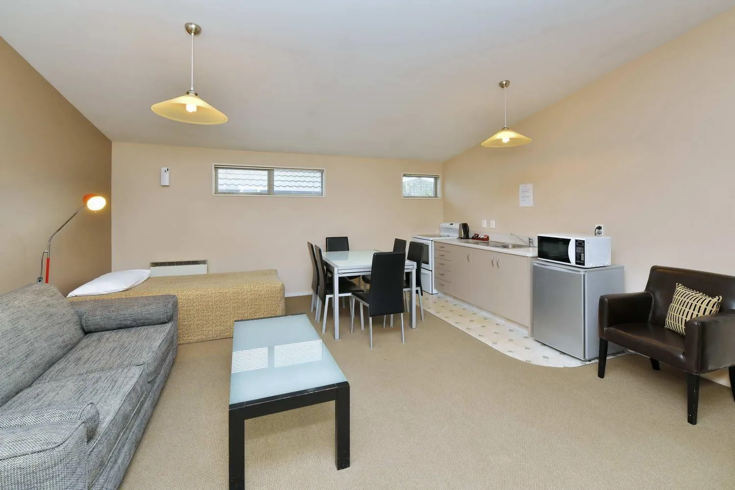 Kitchen or kitchenette in Wayside Motel