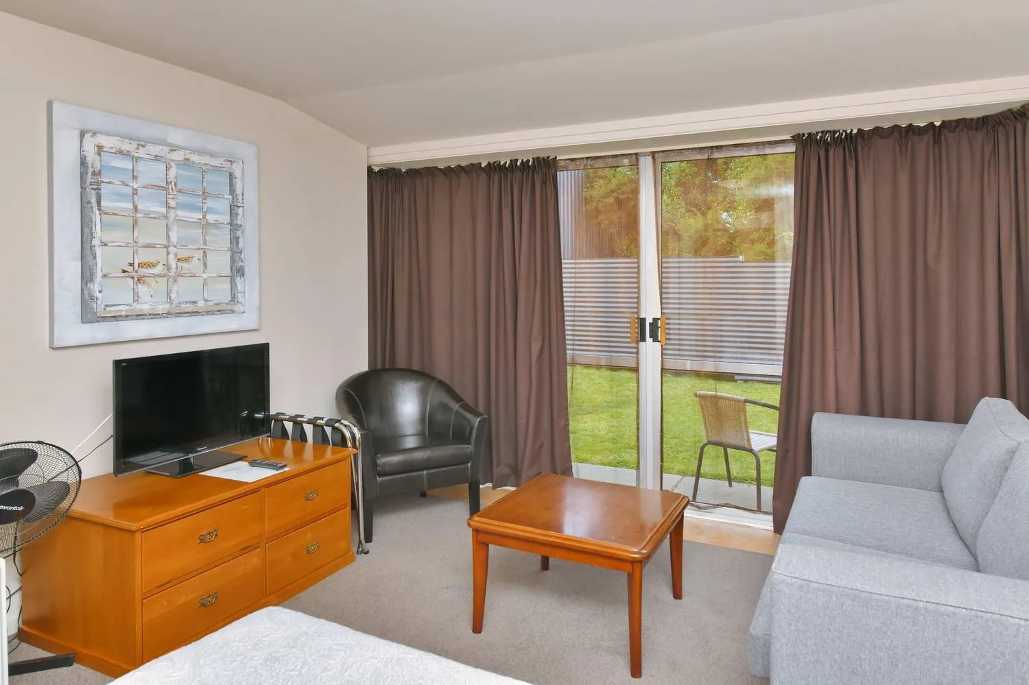 Seating area in Wayside Motel