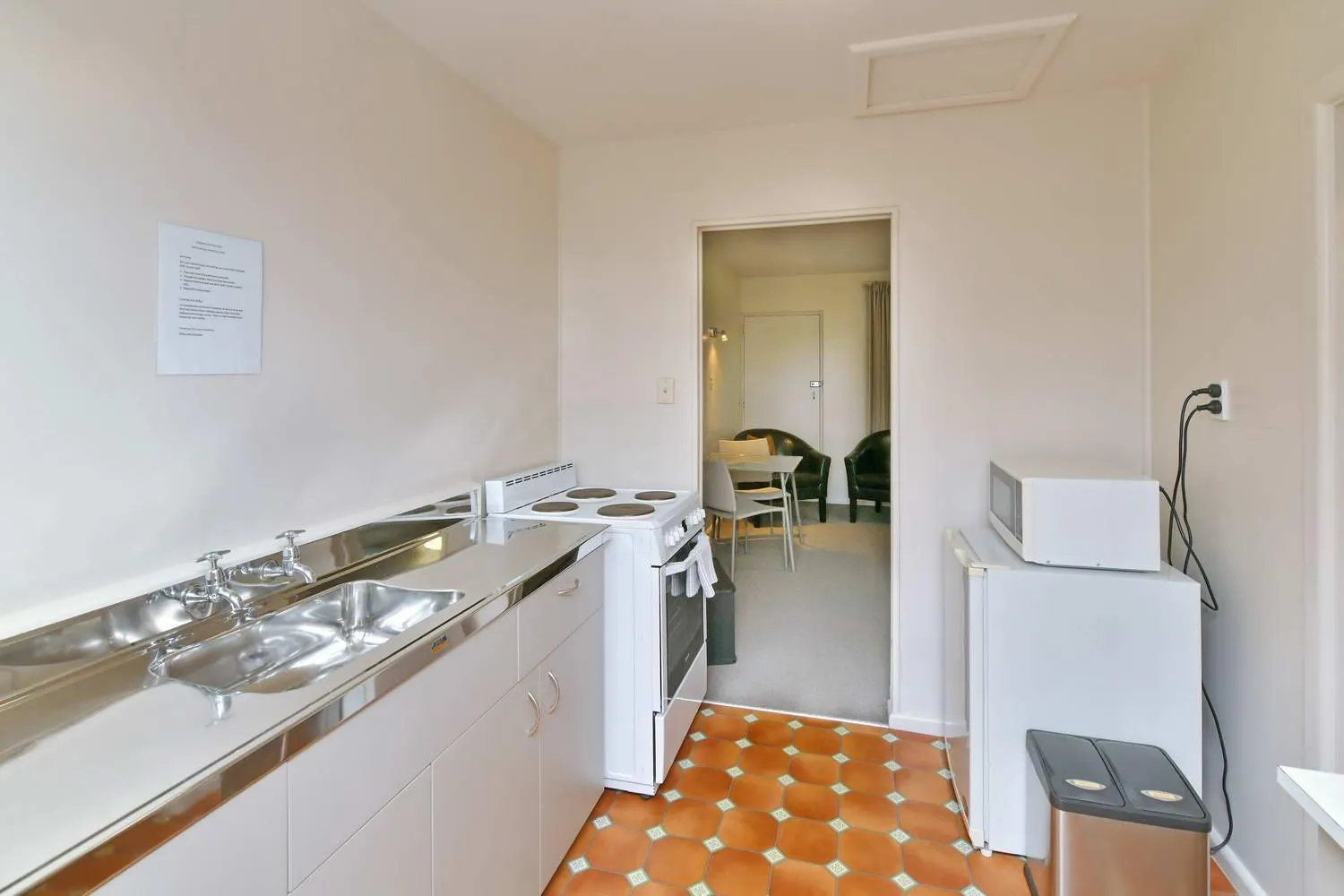 Kitchen or kitchenette in Wayside Motel