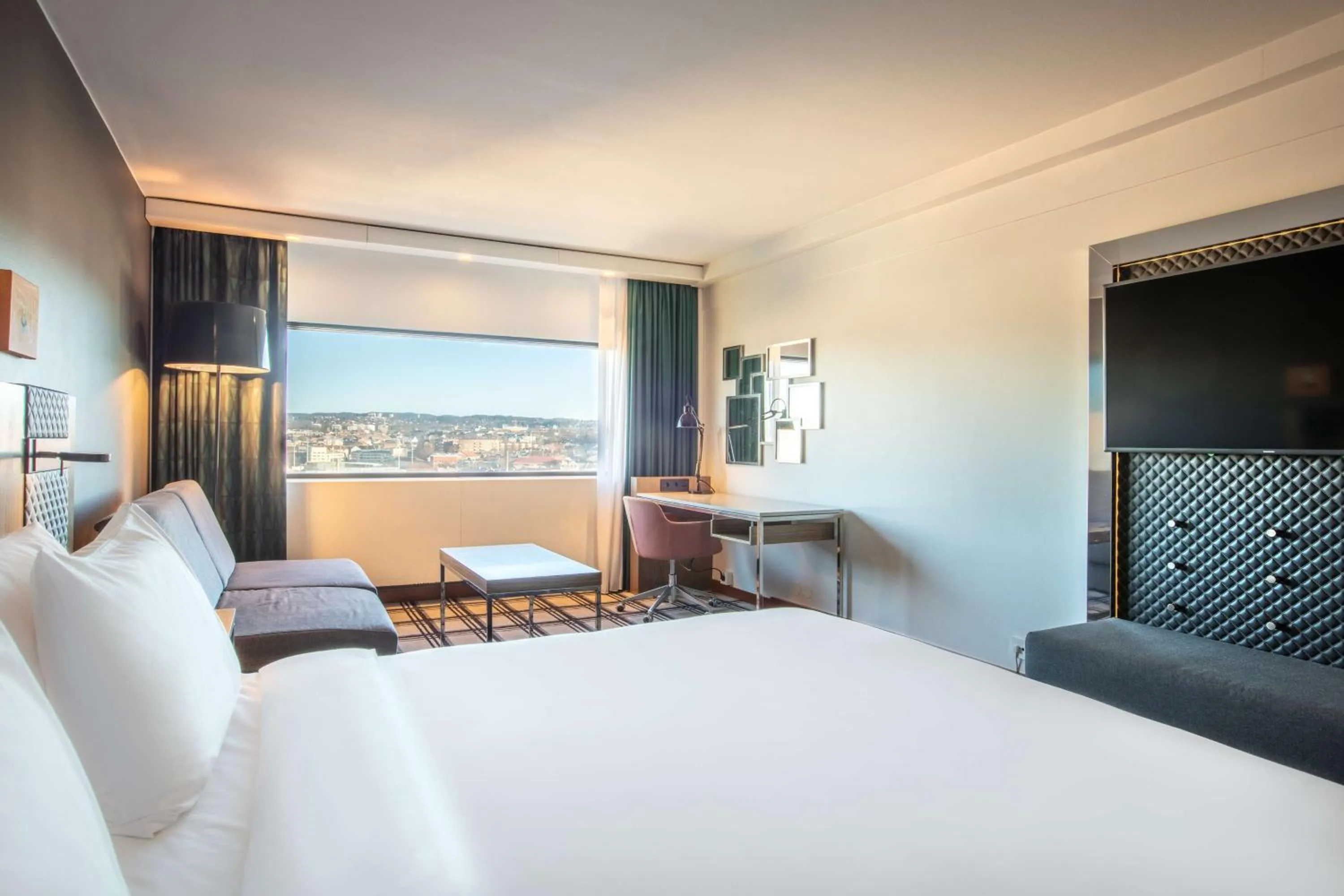 Bedroom, Bed in Radisson Blu Scandinavia Hotel, Oslo