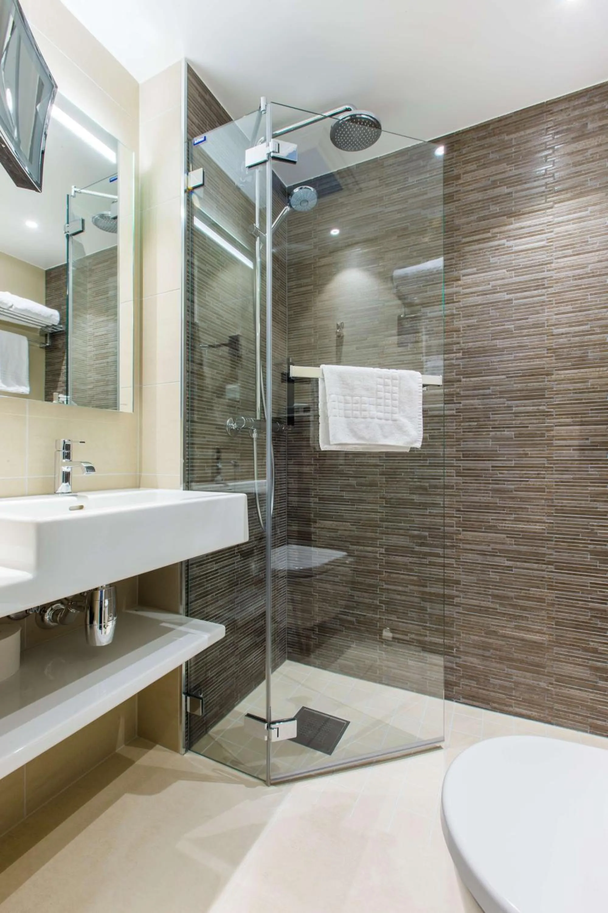 Shower in Radisson Blu Scandinavia Hotel, Oslo