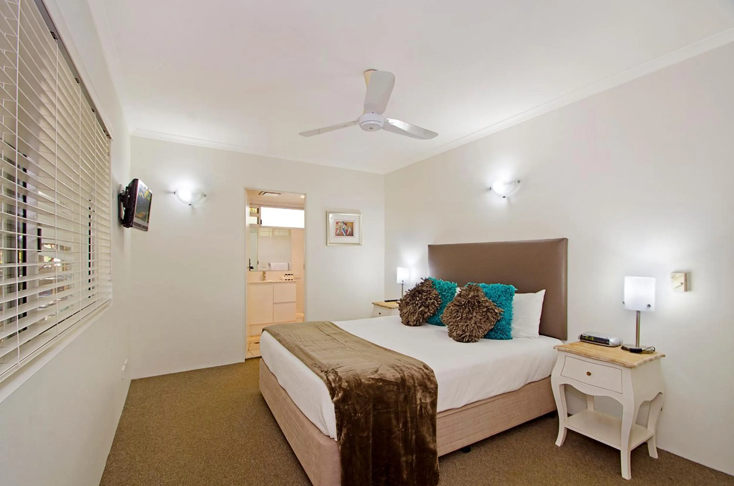 Bathroom, Bed in Bali Hai Apartments Noosa