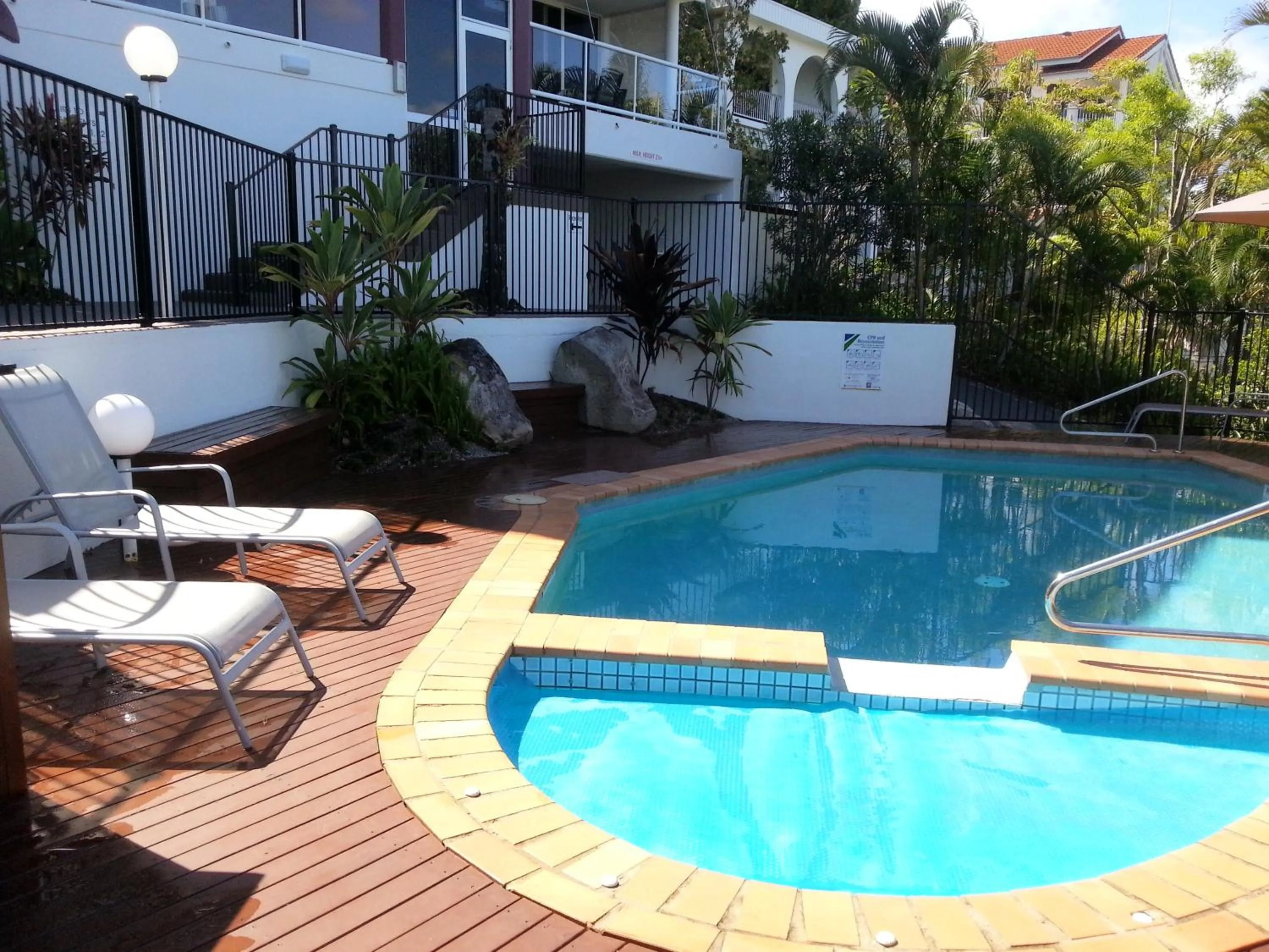 Swimming pool in Bali Hai Apartments Noosa