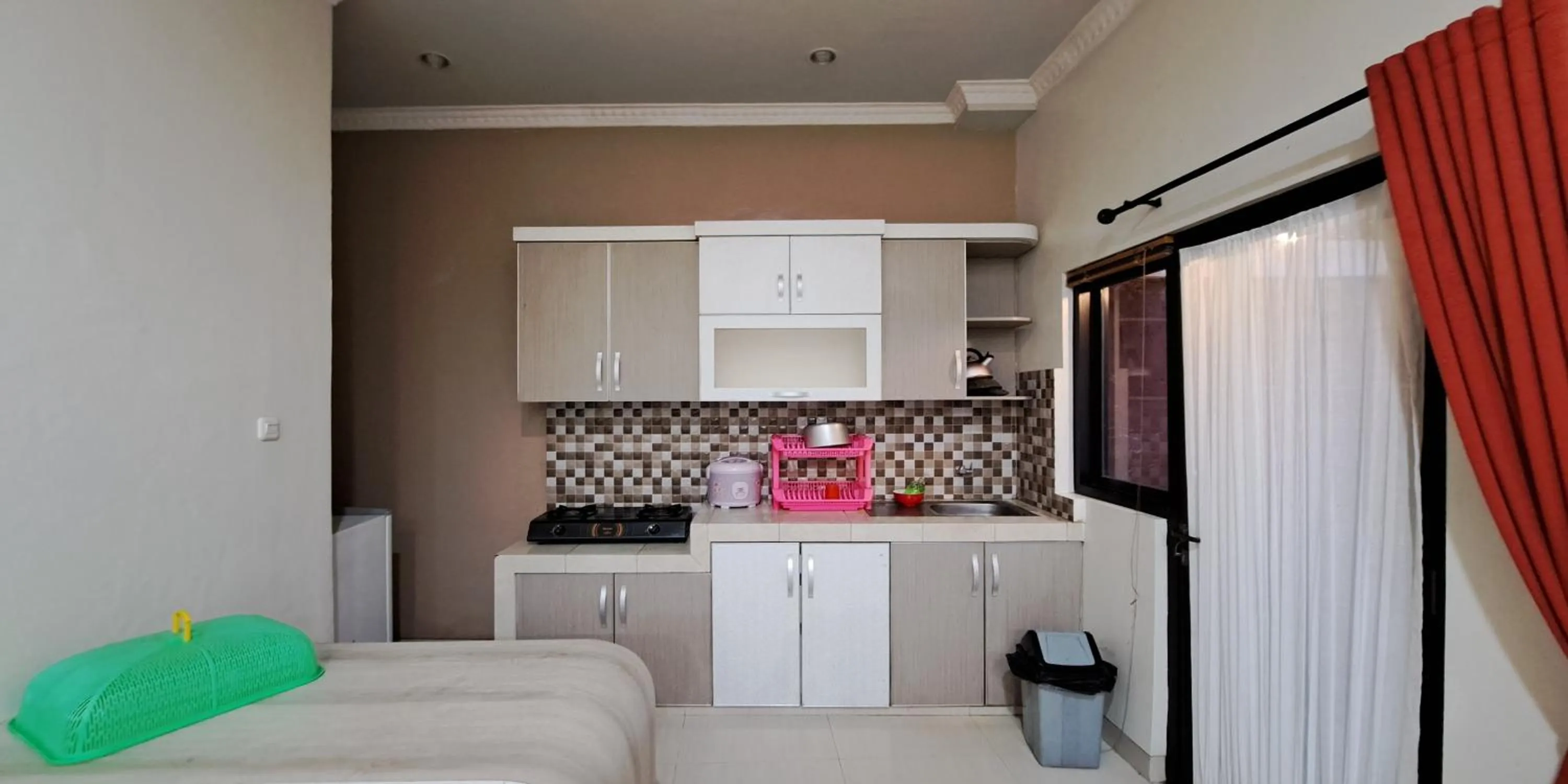 Kitchen or kitchenette in Villa Zam Zam Puncak