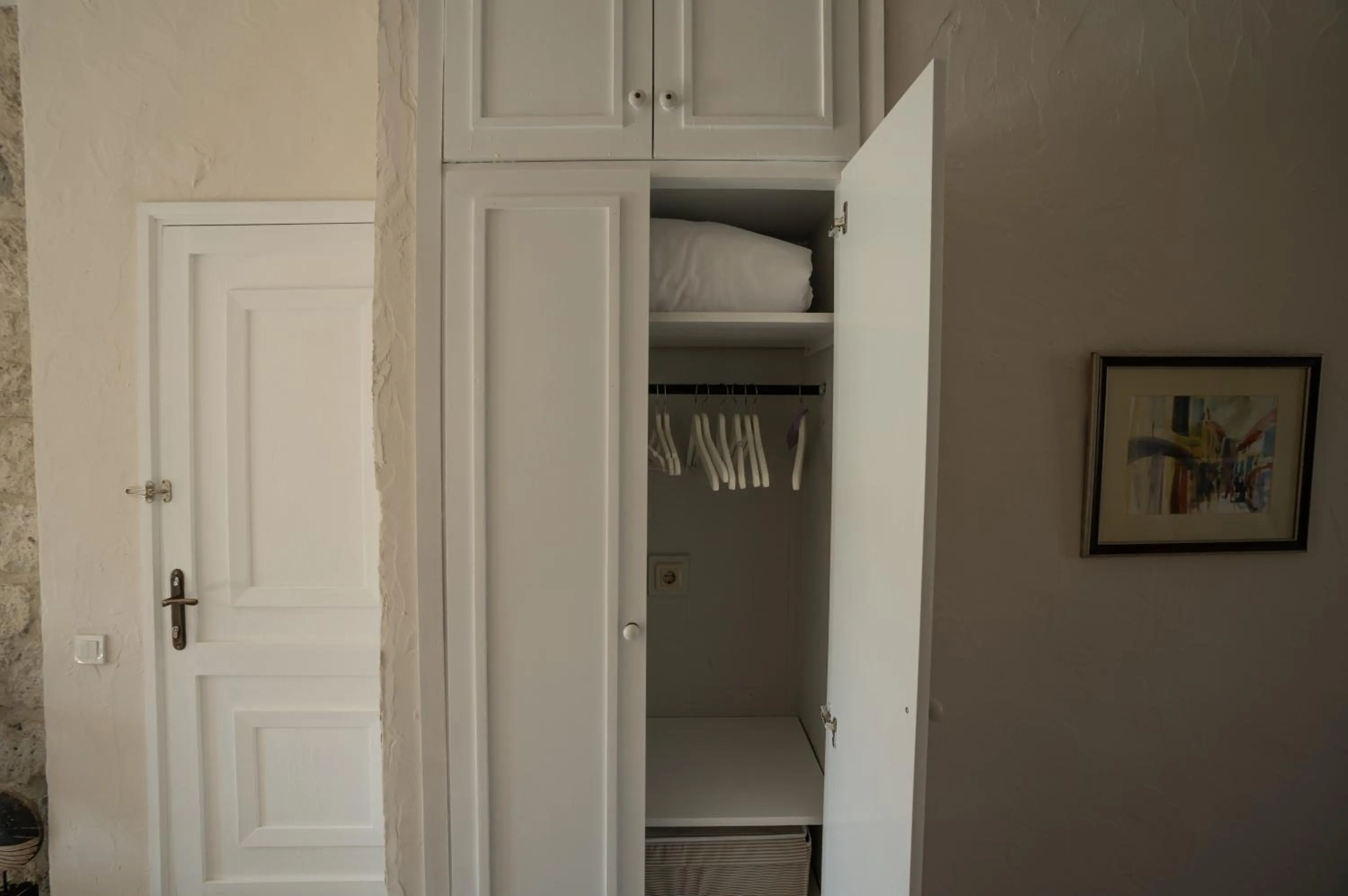 wardrobe in Sedirli Ev