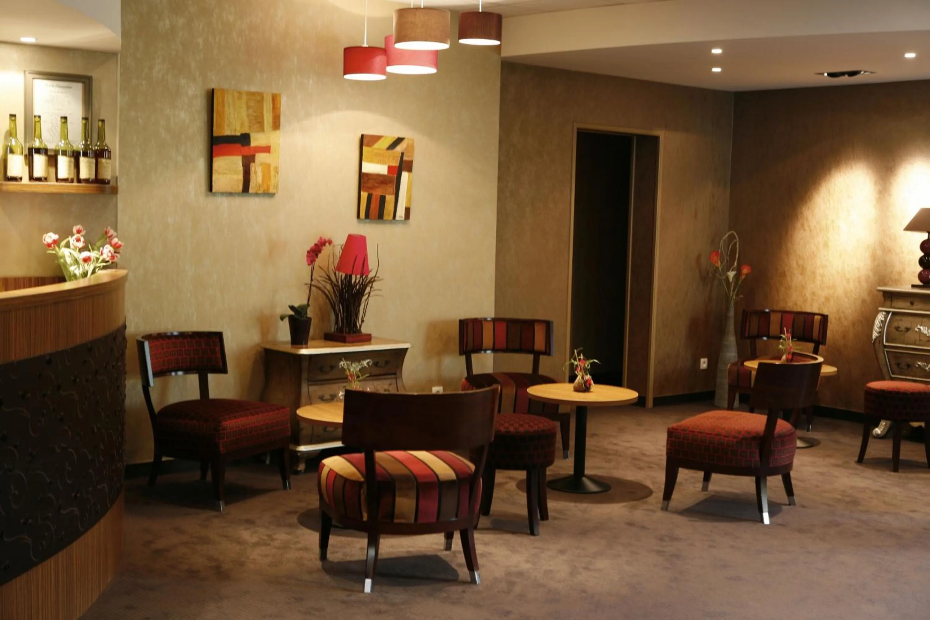 Lounge or bar in Hôtel Normandie Spa