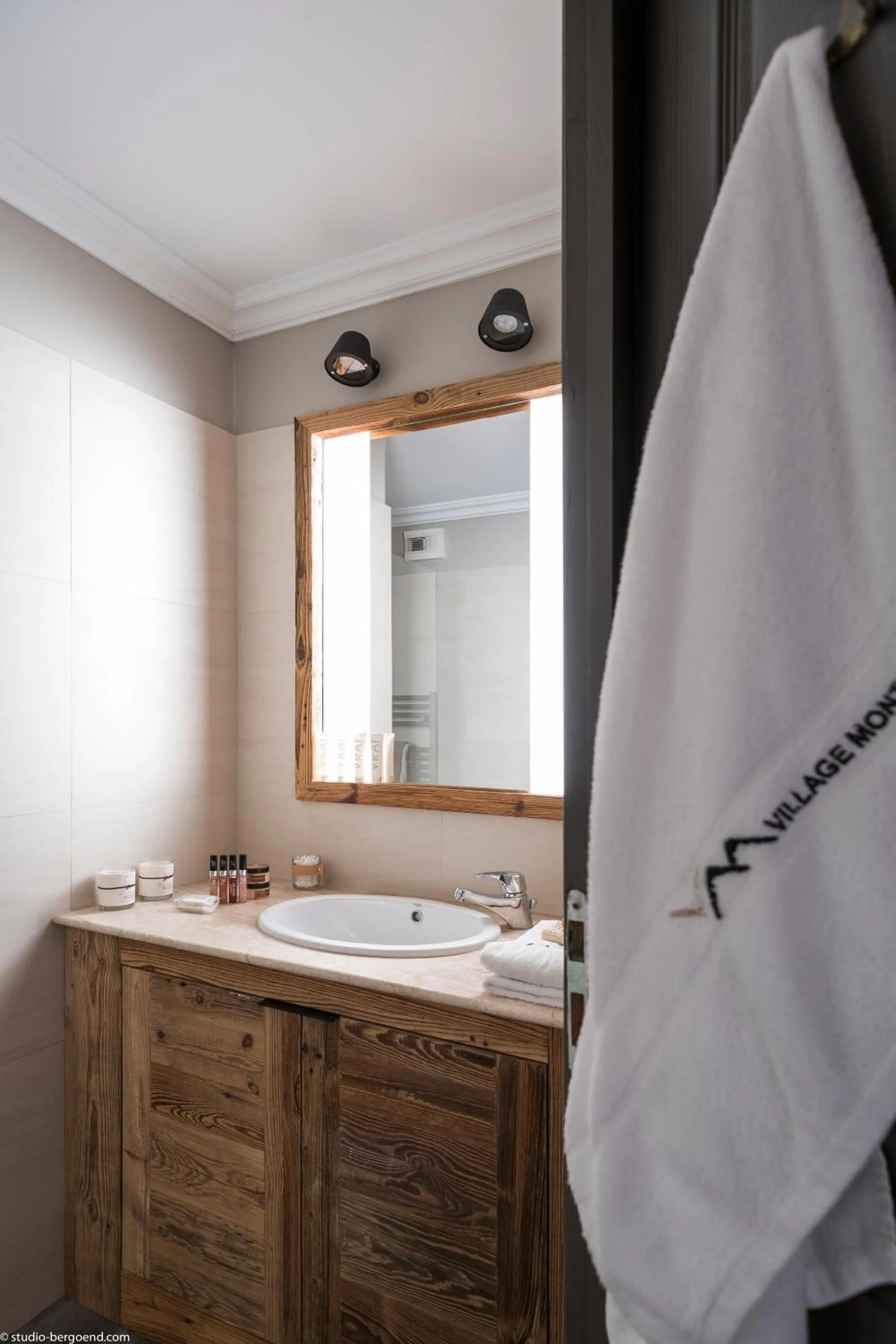 Bathroom in Hôtel Village Montana by Les Etincelles