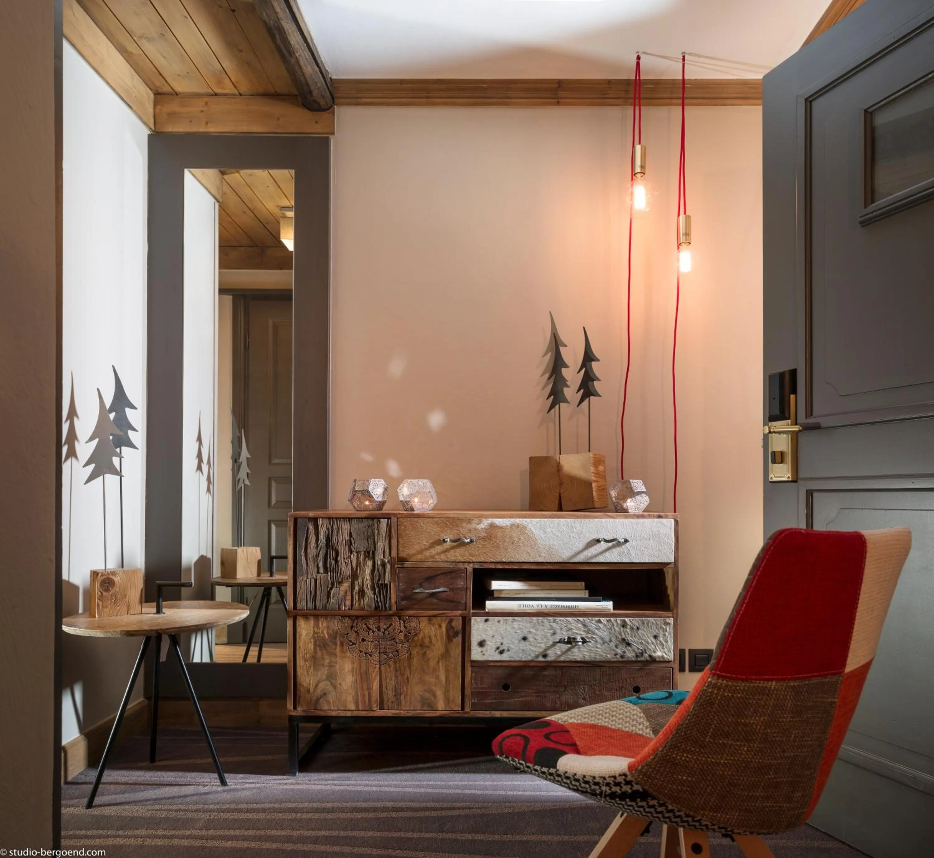 Living room in Hôtel Village Montana by Les Etincelles