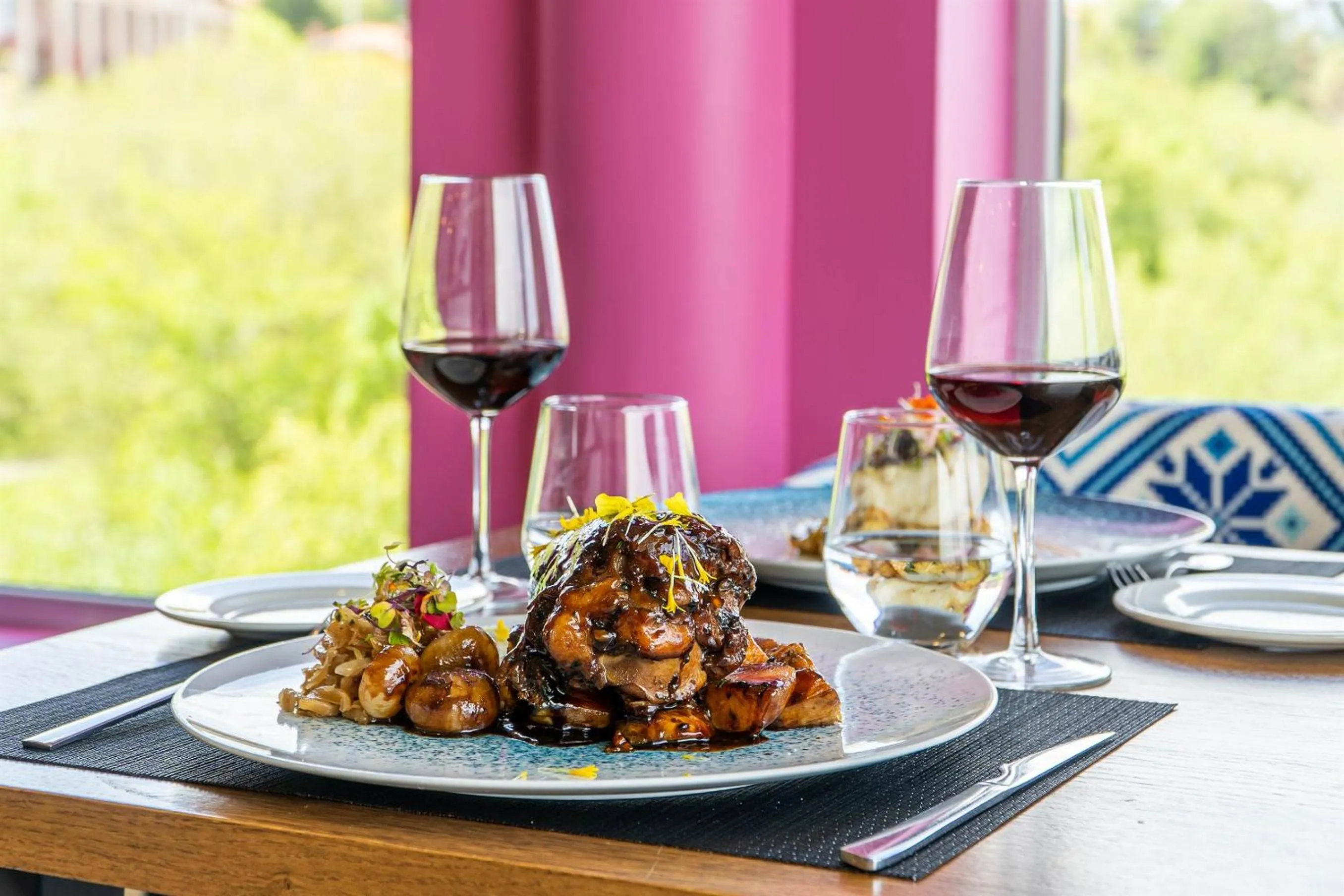 Food and drinks in Abba Comillas Hotel