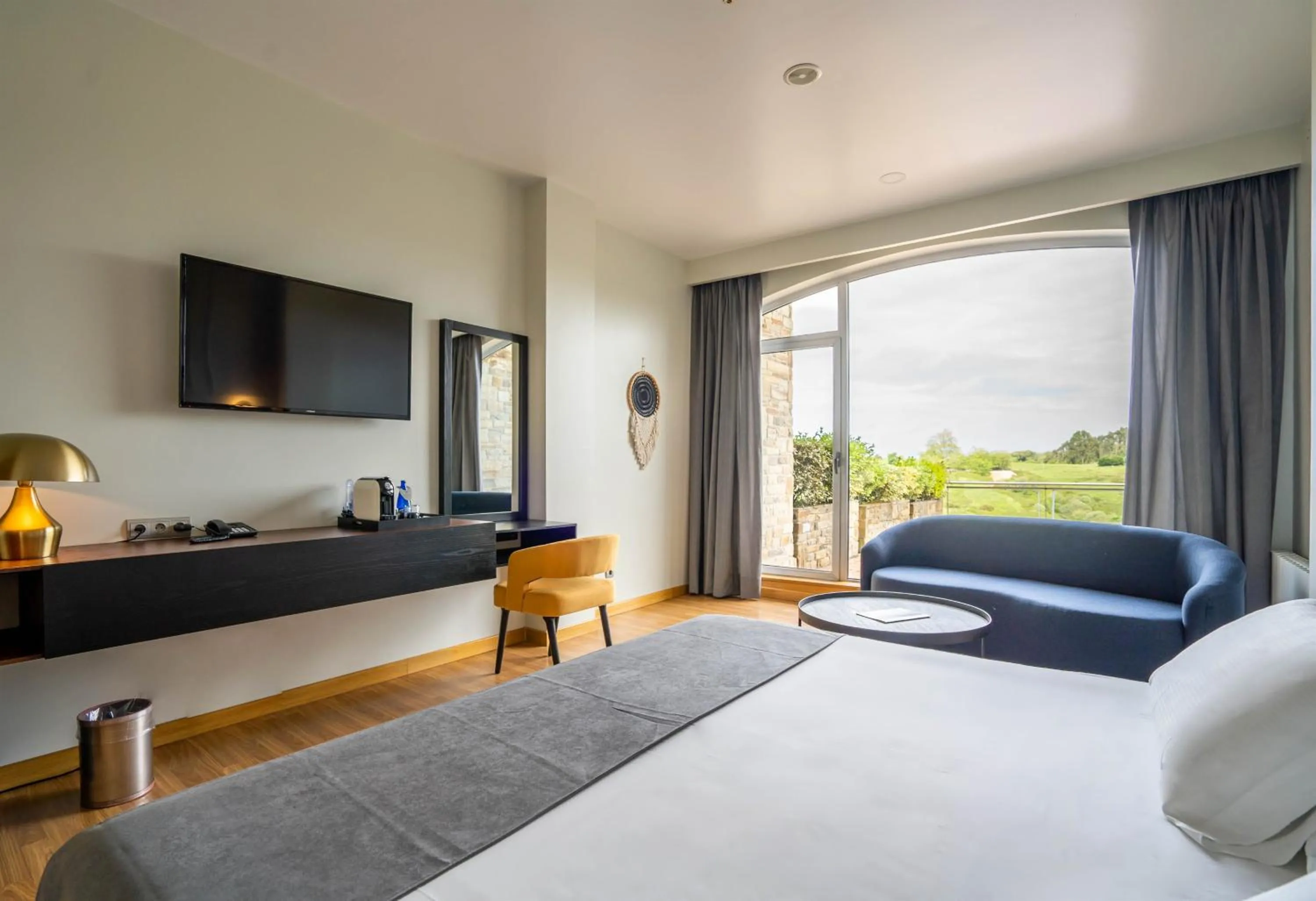 Photo of the whole room, Bed in Abba Comillas Hotel