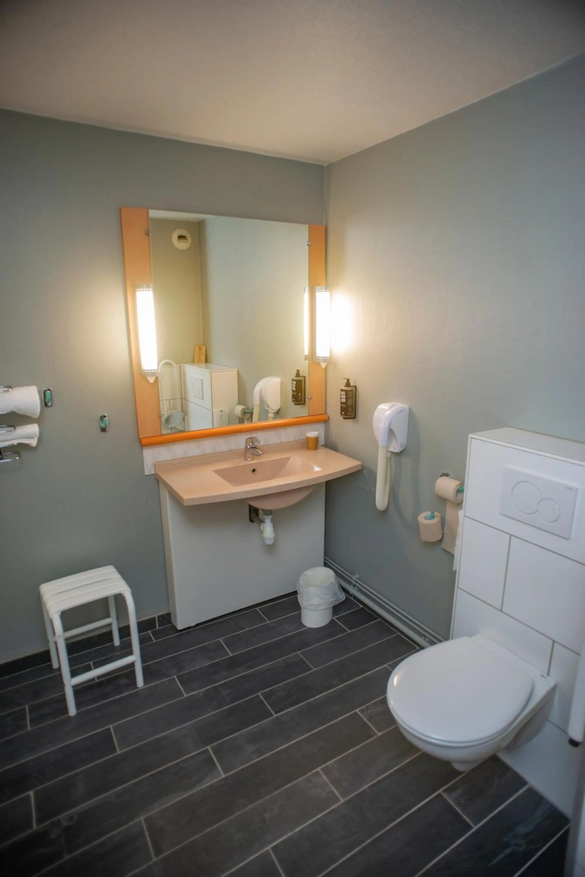 Bathroom in ibis Saint-Die
