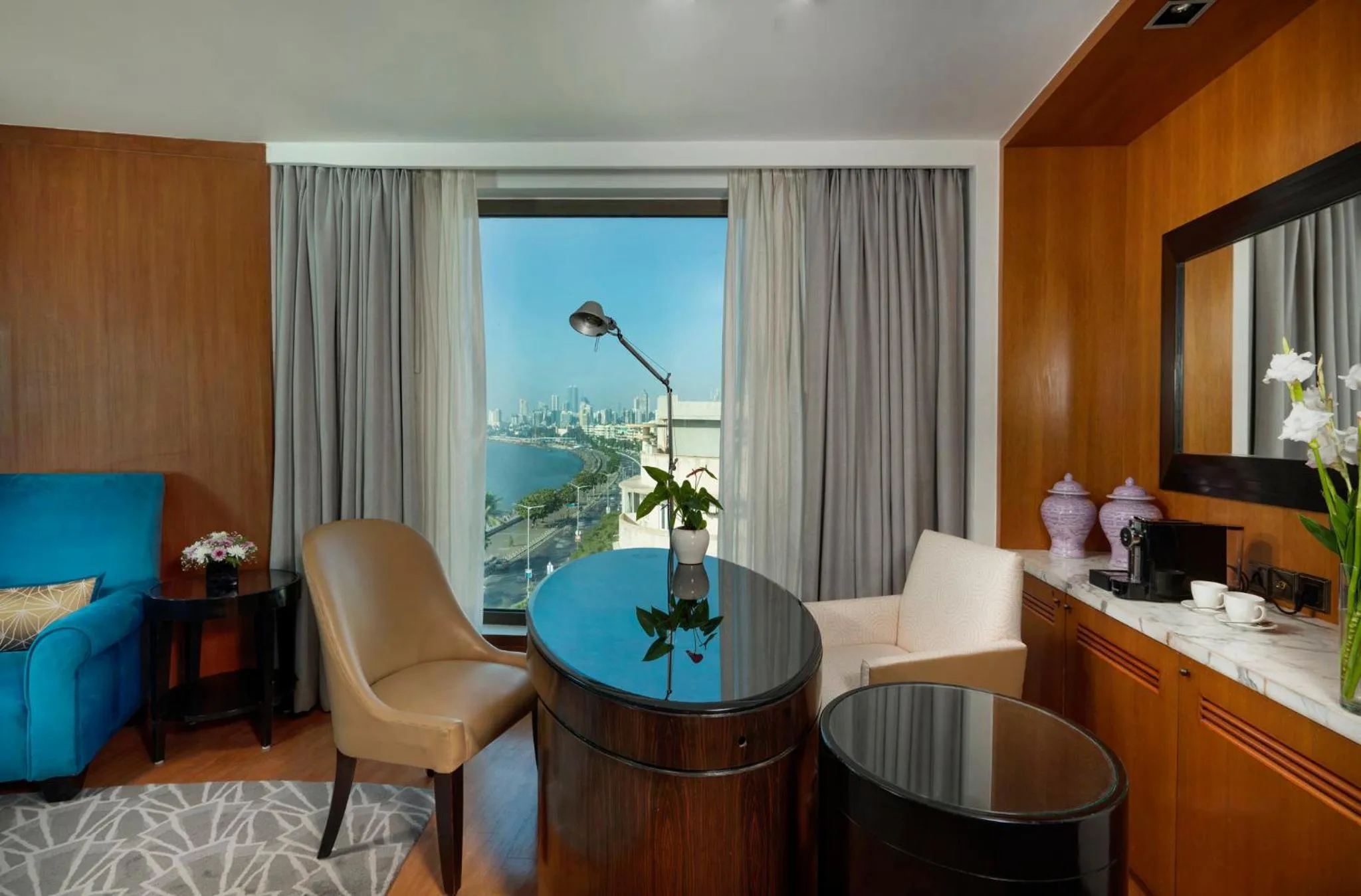 Photo of the whole room in InterContinental Marine Drive Mumbai by IHG