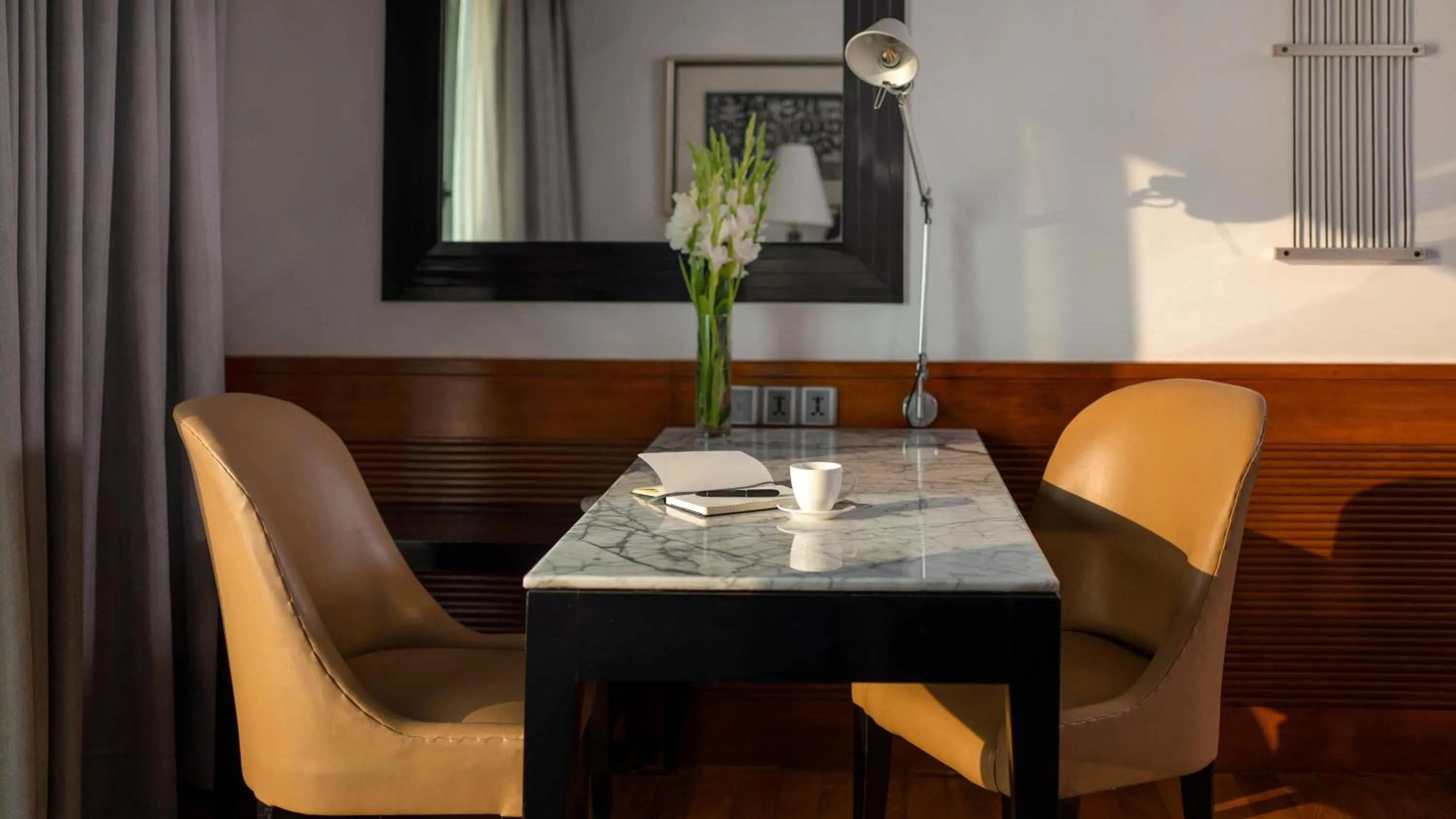 Photo of the whole room in InterContinental Marine Drive Mumbai by IHG