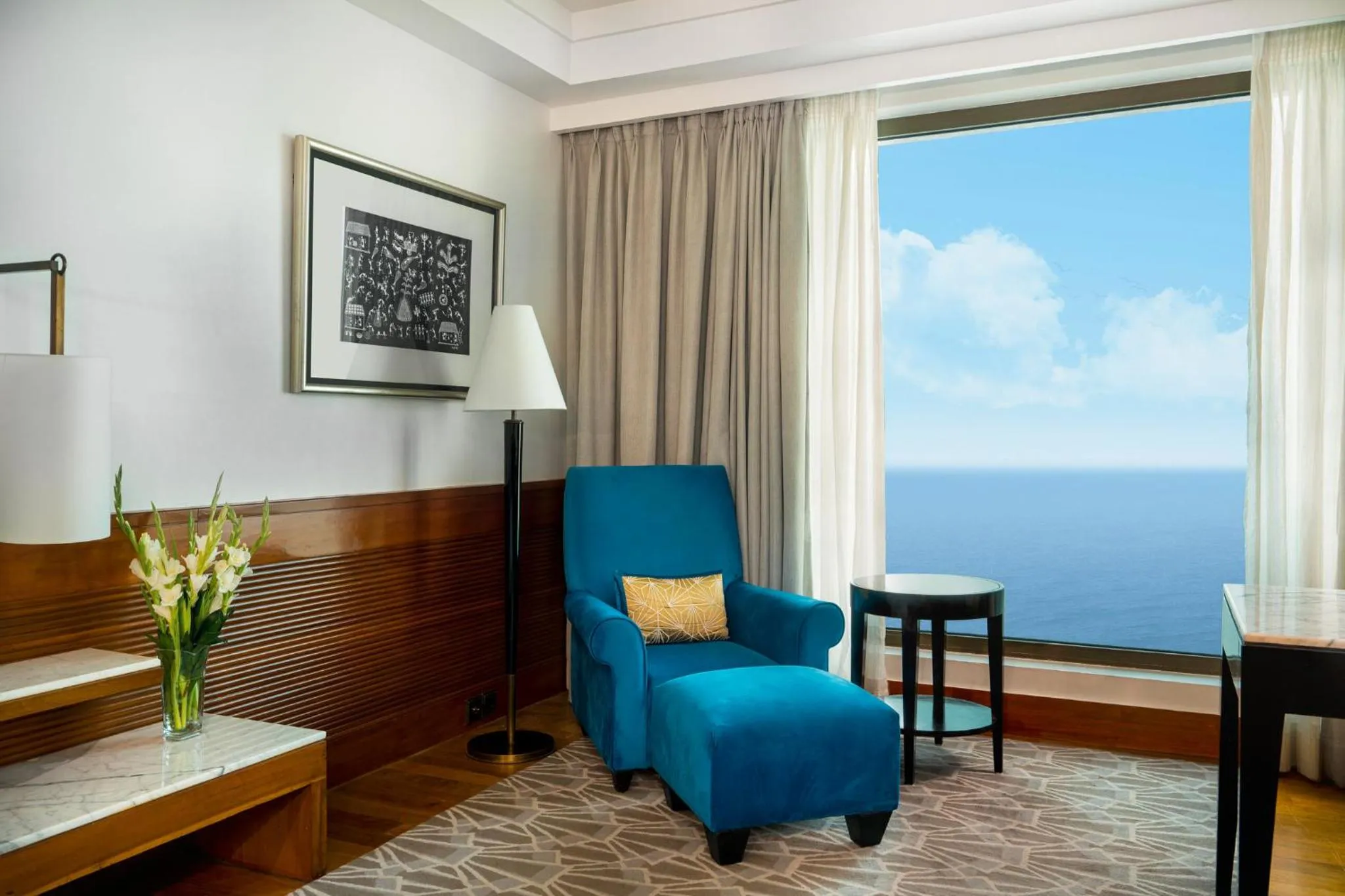 Photo of the whole room in InterContinental Marine Drive Mumbai by IHG