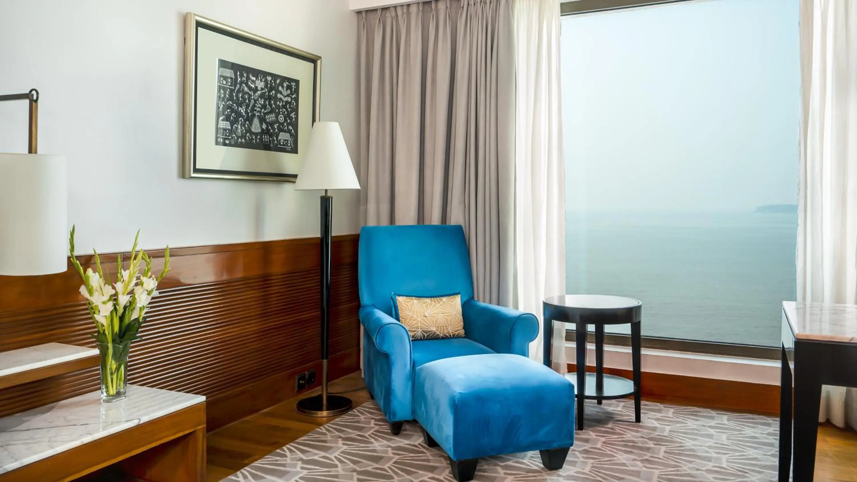 Photo of the whole room in InterContinental Marine Drive Mumbai by IHG