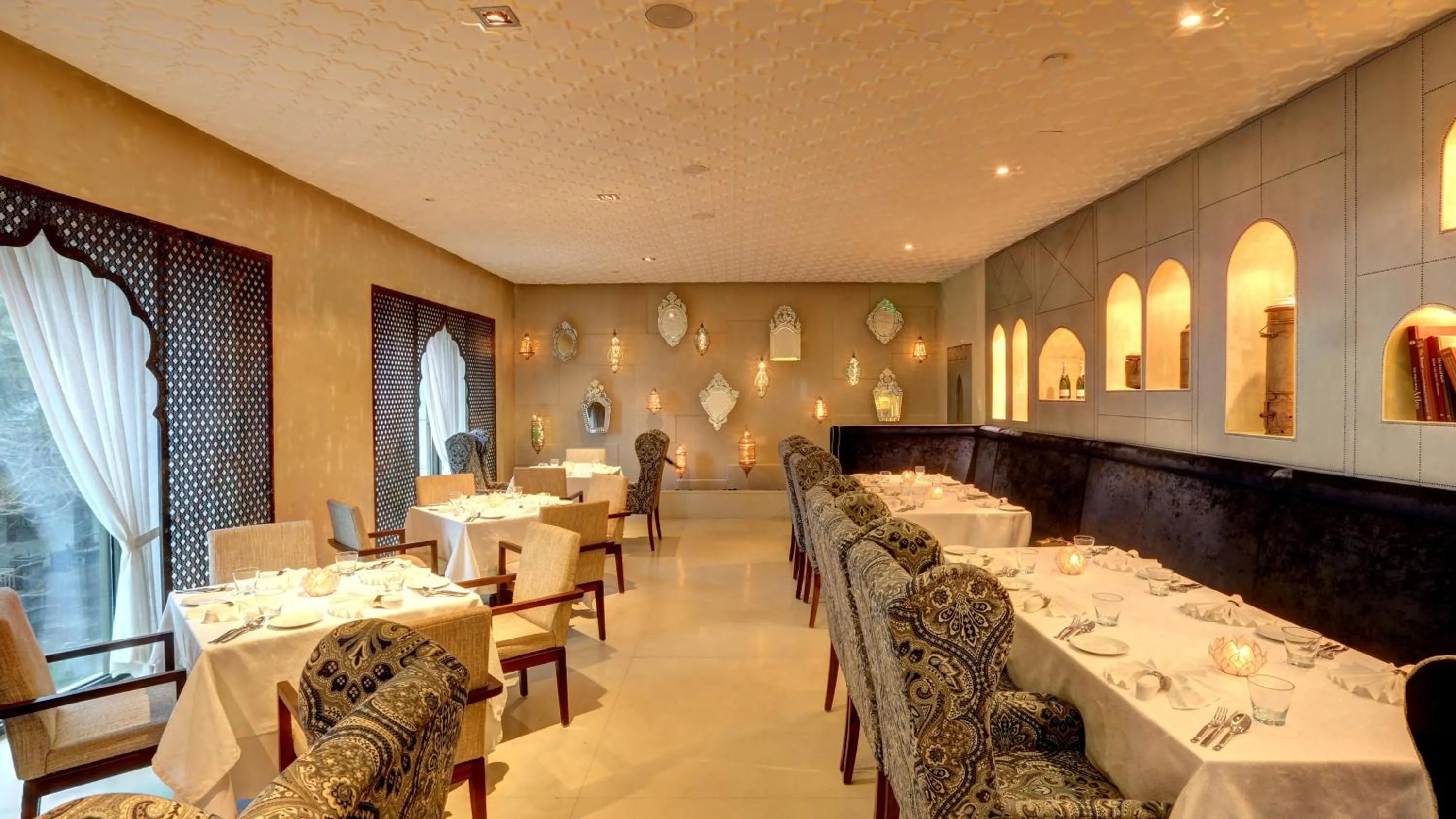 Restaurant/places to eat in InterContinental Marine Drive Mumbai by IHG