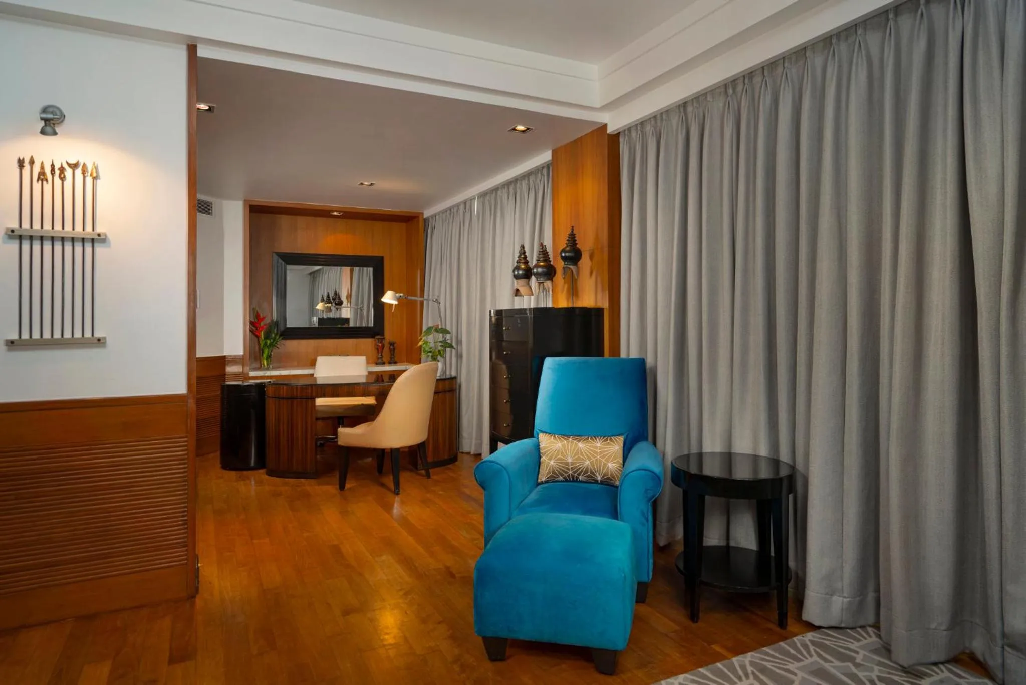 Photo of the whole room in InterContinental Marine Drive Mumbai by IHG