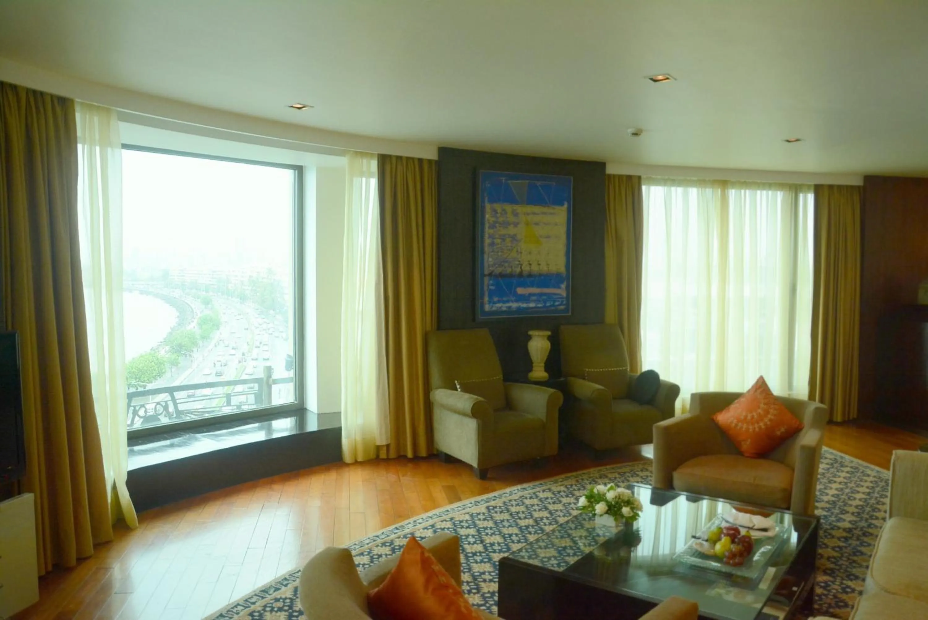 Photo of the whole room in InterContinental Marine Drive Mumbai by IHG