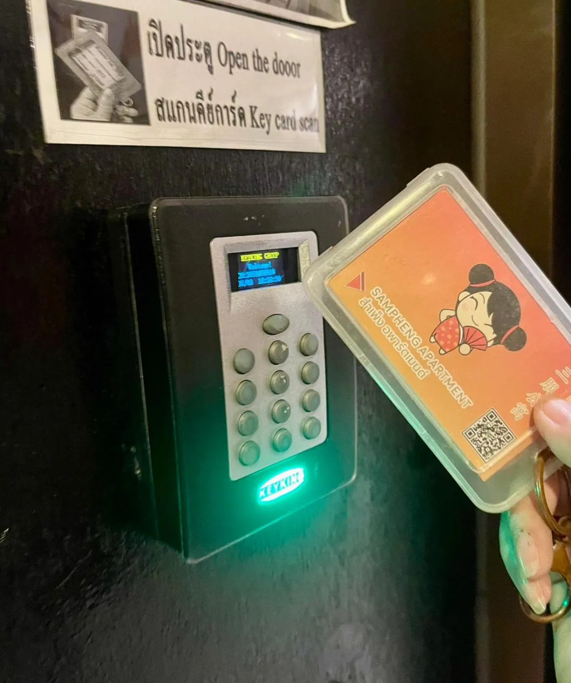 Facade/entrance in Sampheng Apartment