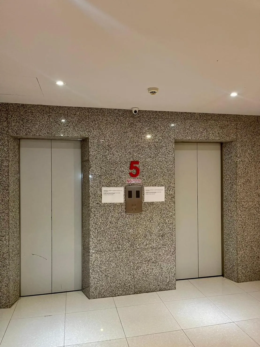 elevator in Sampheng Apartment