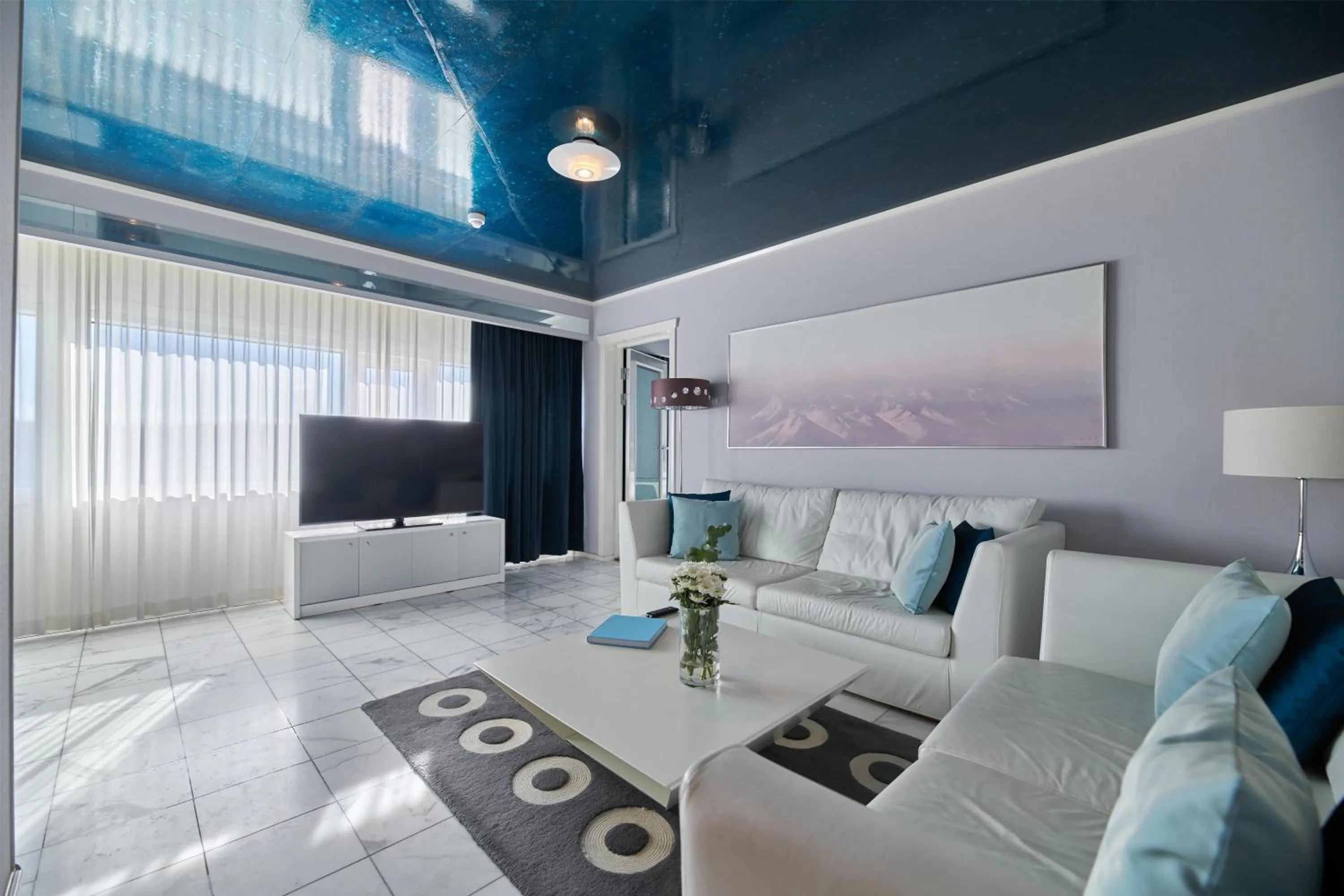 Living room, Bed in Radisson Blu Plaza Hotel, Oslo