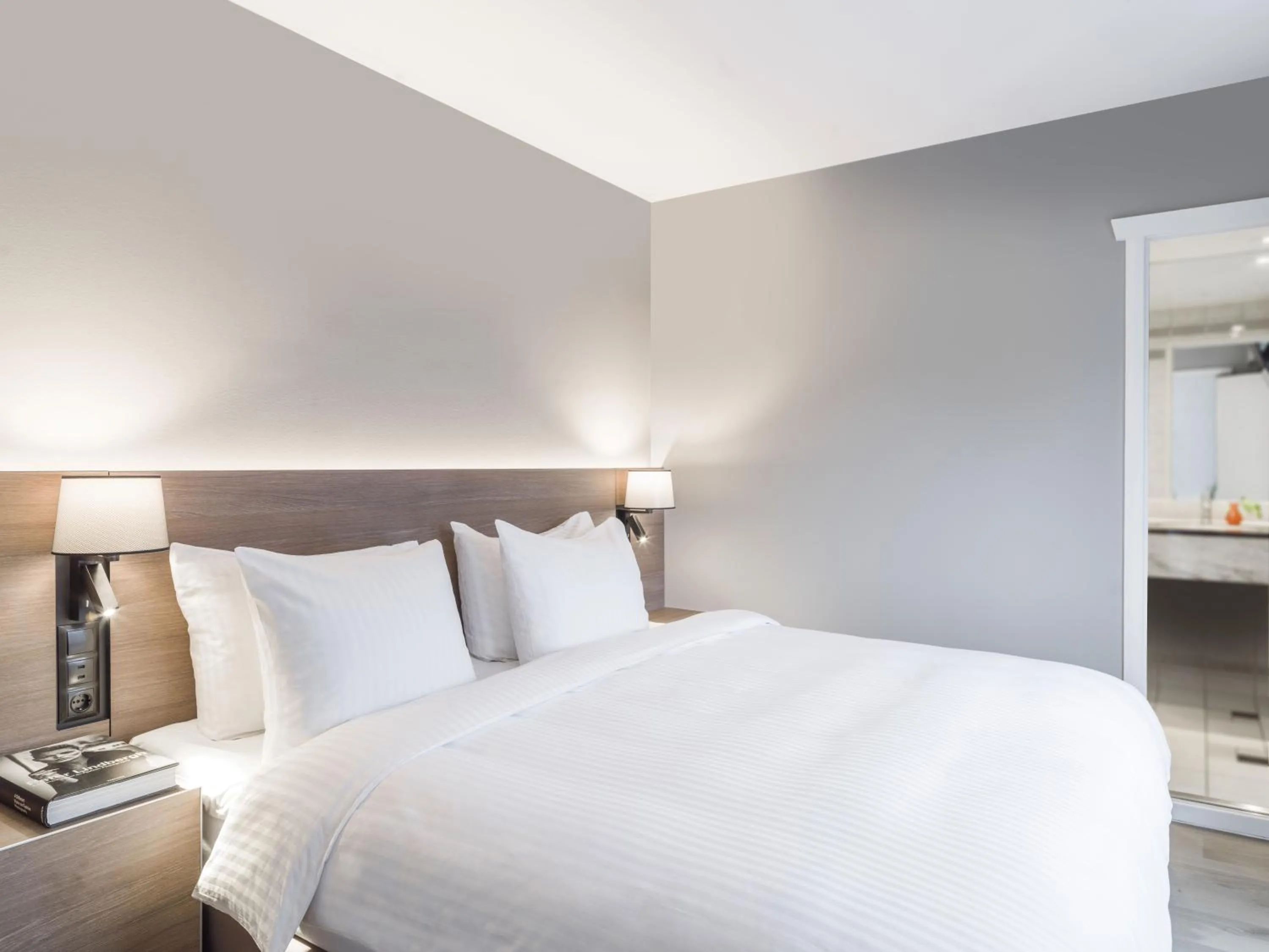 Shower, Bed in Radisson Blu Plaza Hotel, Oslo