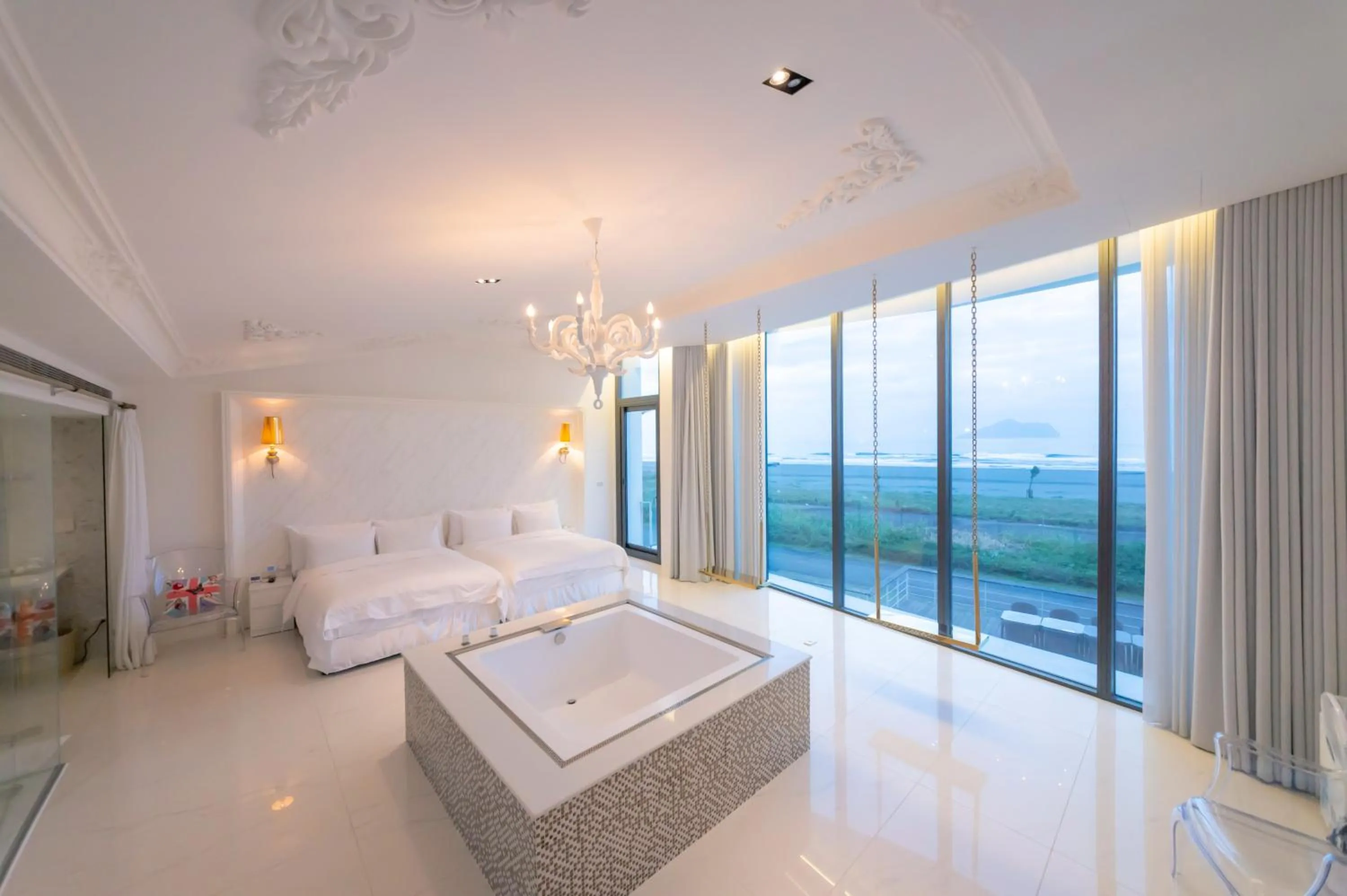 Photo of the whole room, Bed in Play Hotel