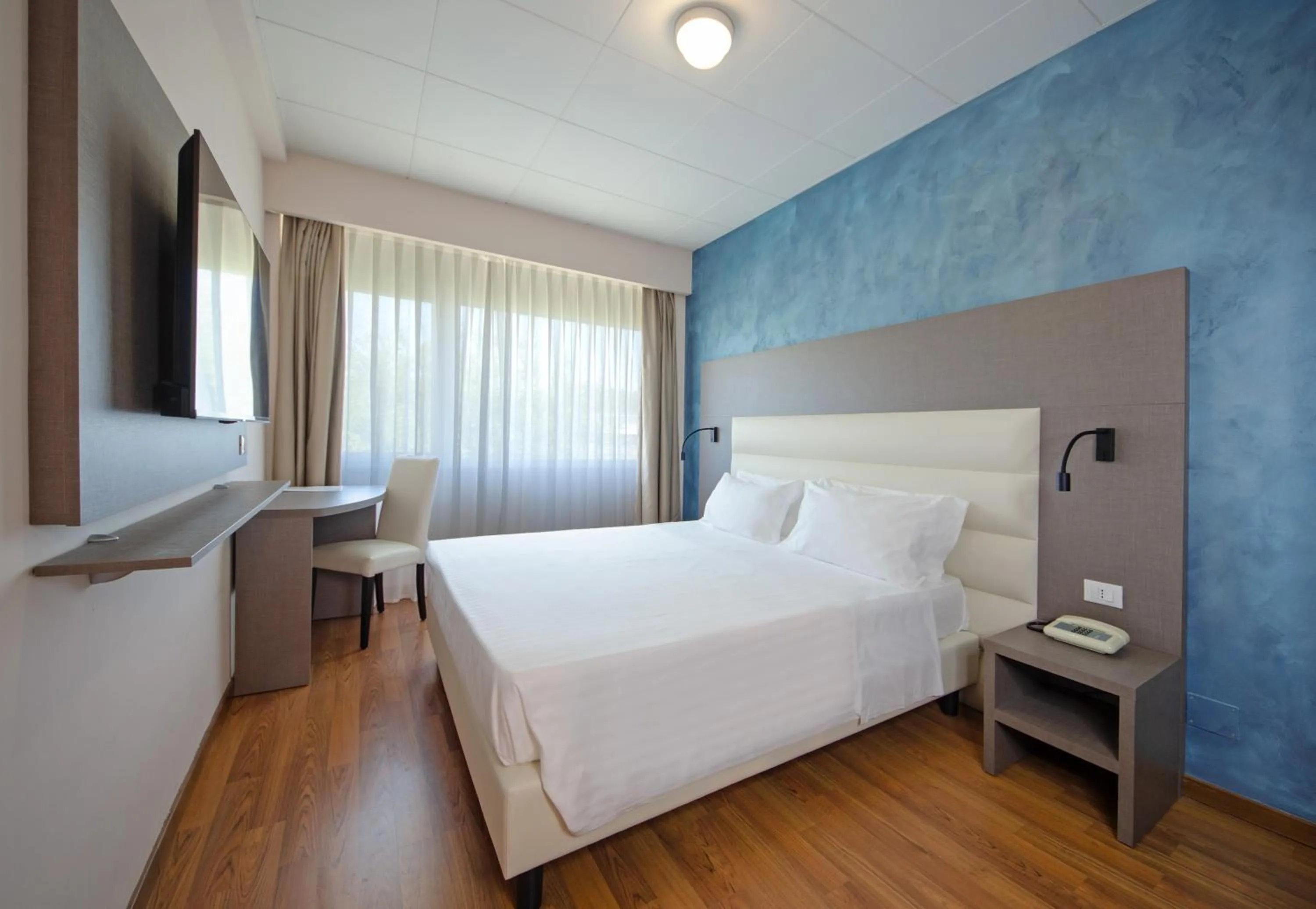 TV and multimedia, Bed in Hotel Palace del Conero