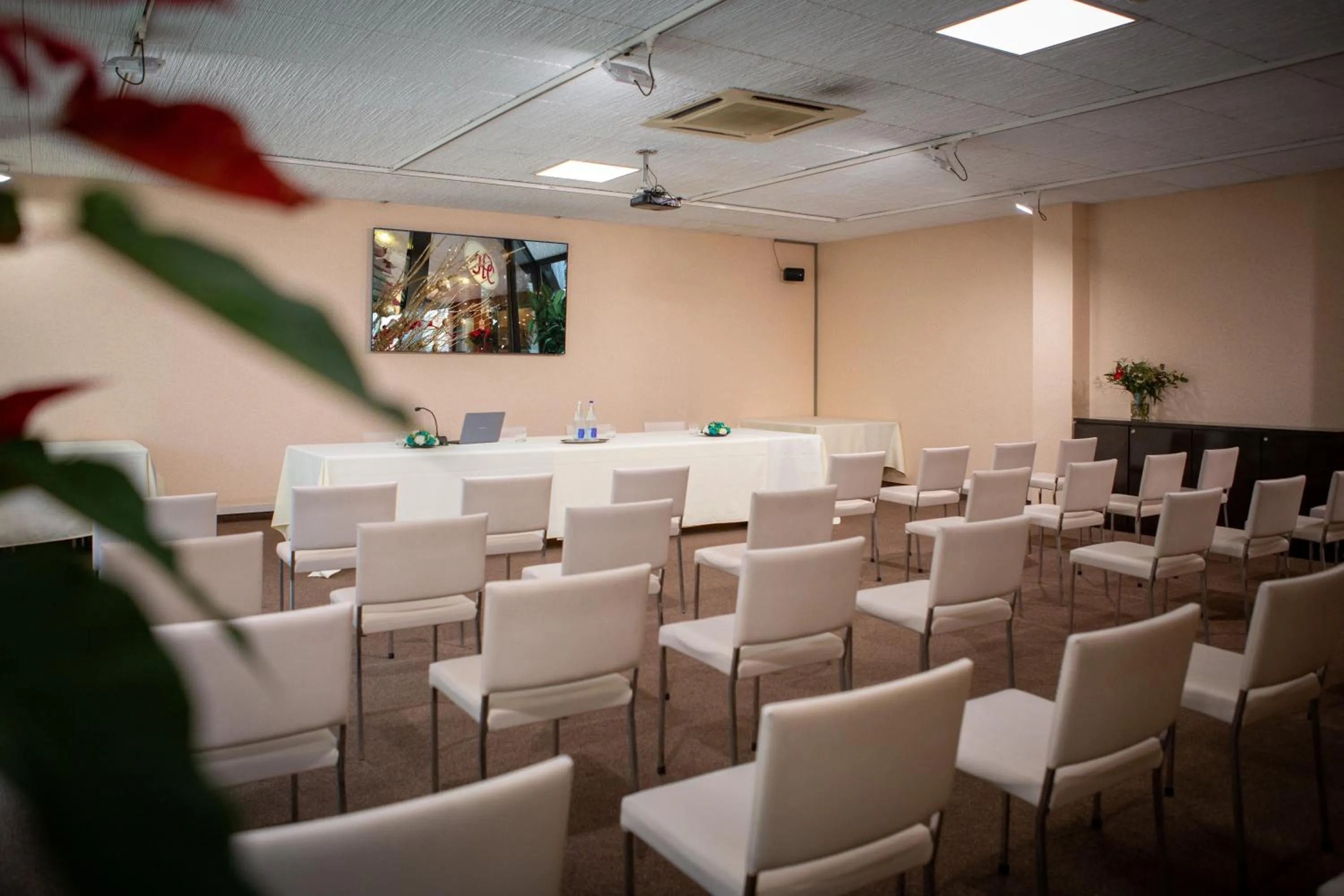 Communal lounge/ TV room in Hotel Palace del Conero