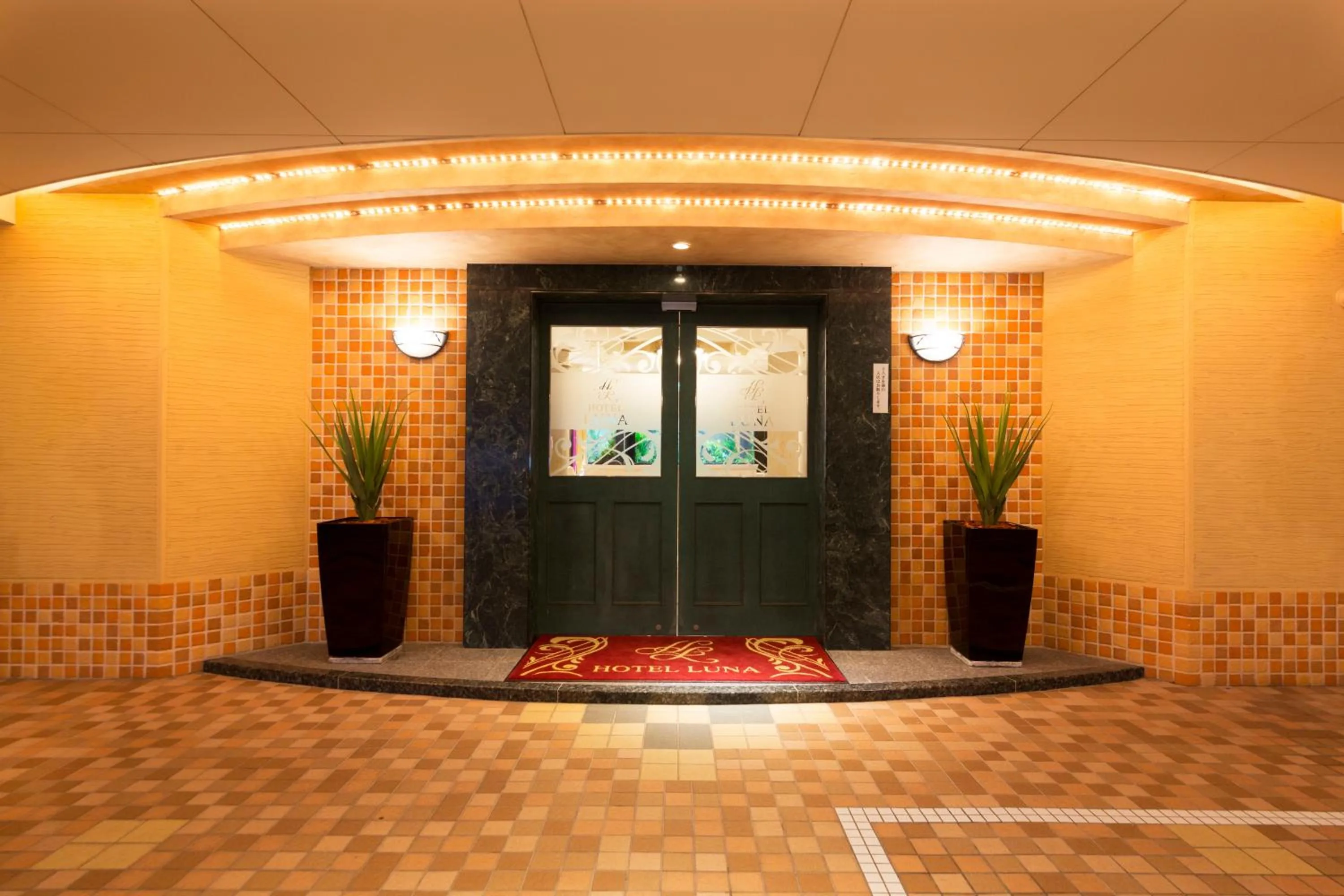 Facade/entrance in Hotel Luna Ikeda (Adult Only)