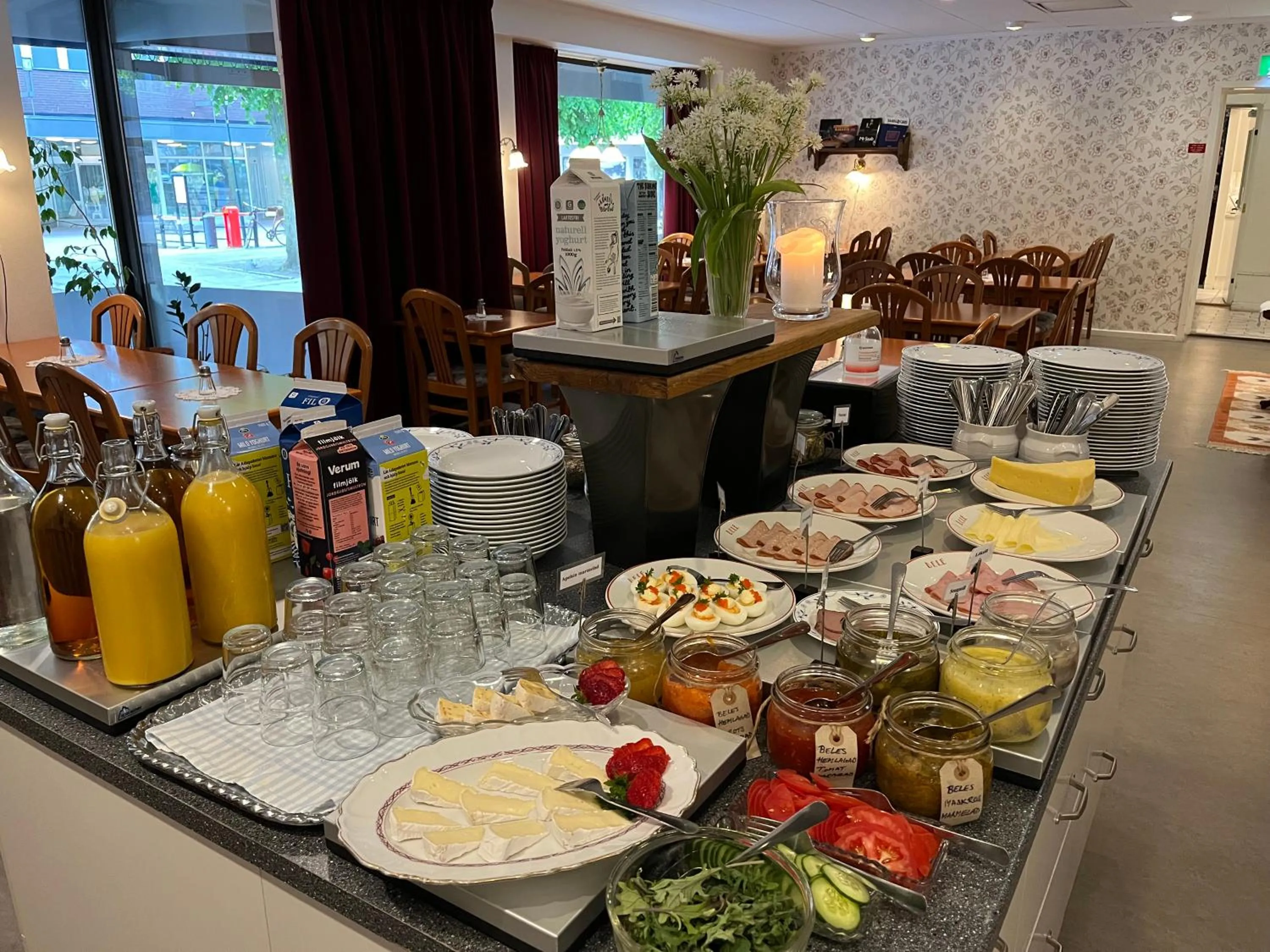 Buffet breakfast in Hotell Bele