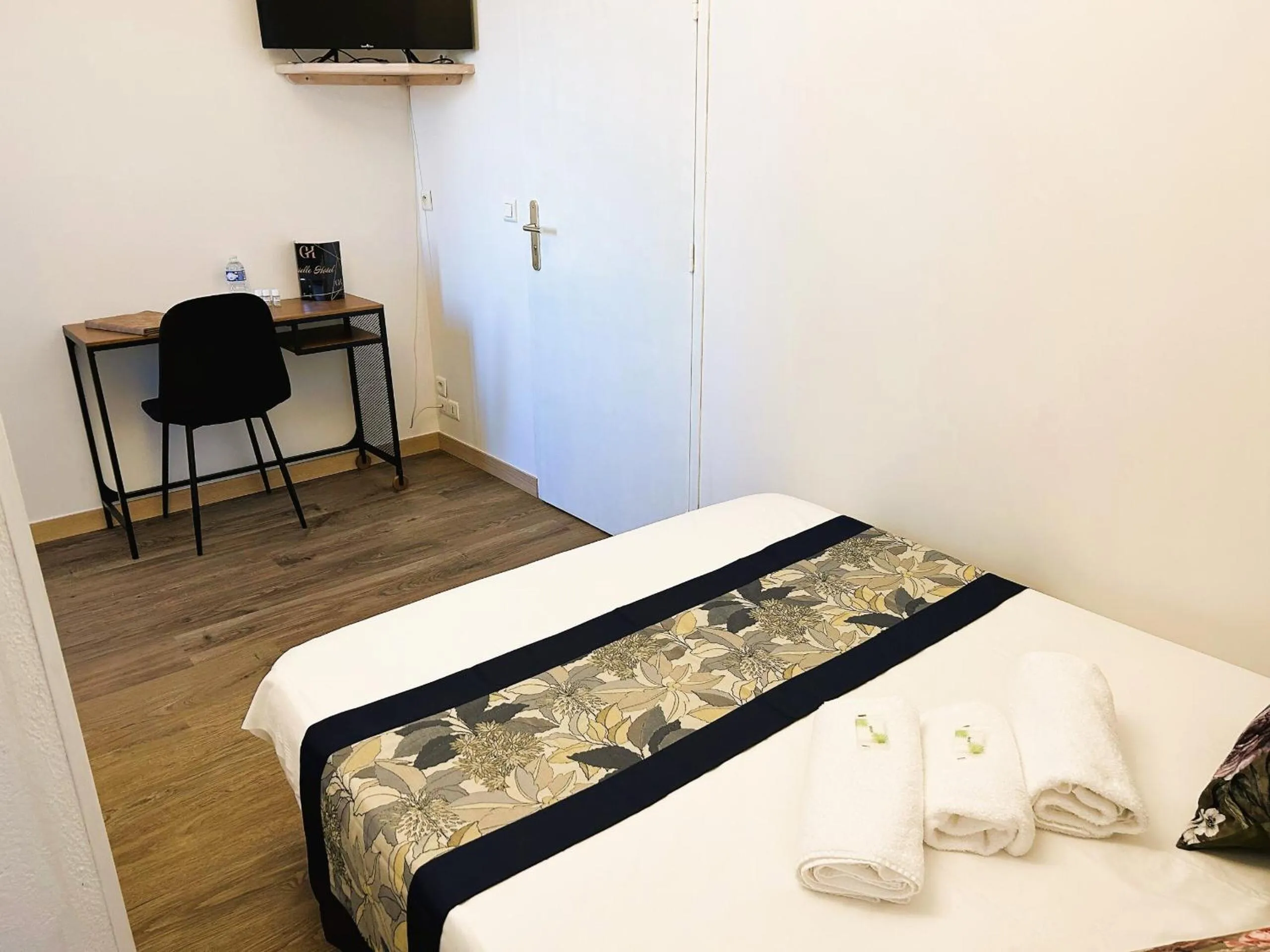 Bedroom, Bed in Gabrielle hôtel