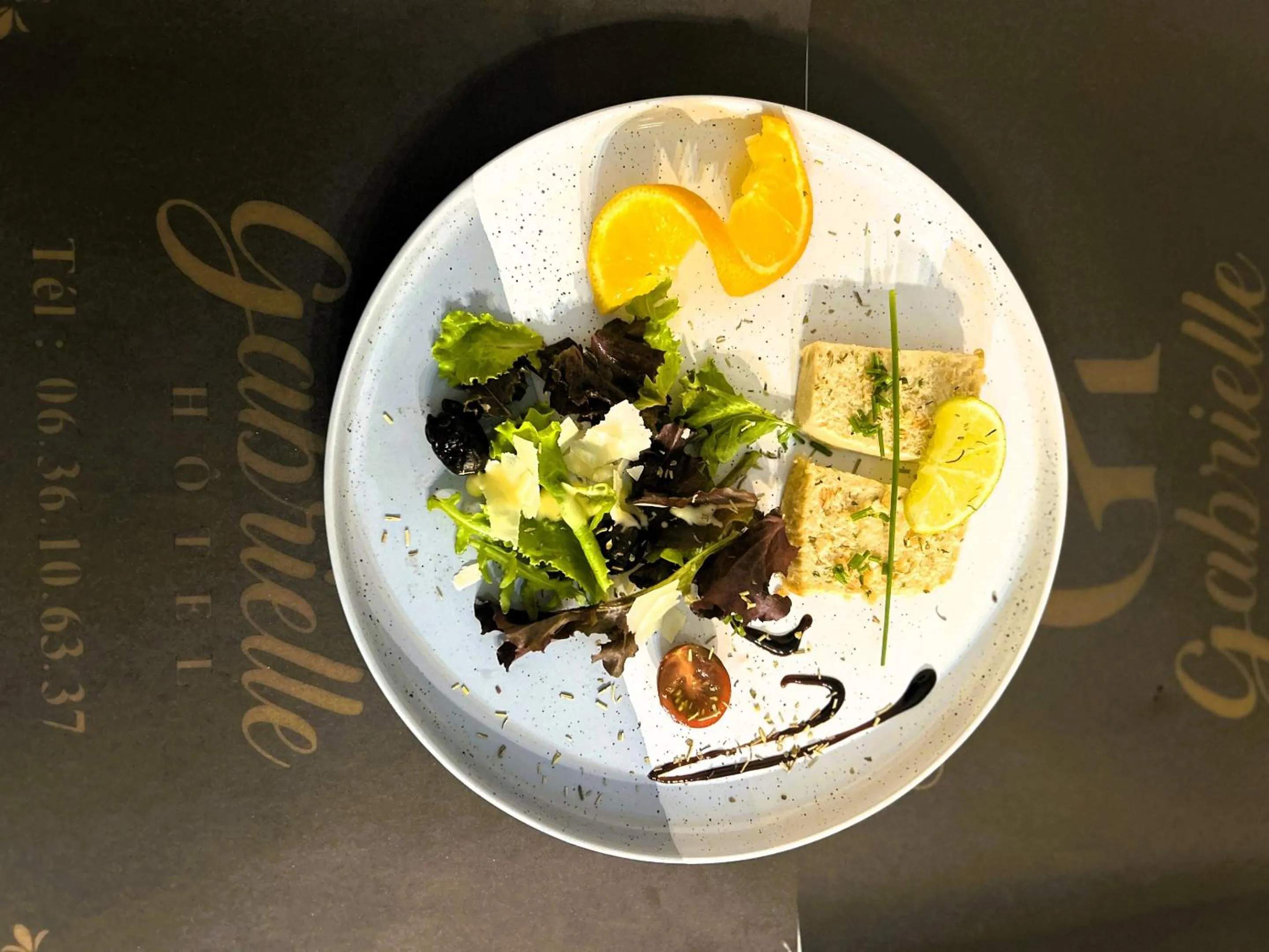 Kitchen or kitchenette in Gabrielle hôtel