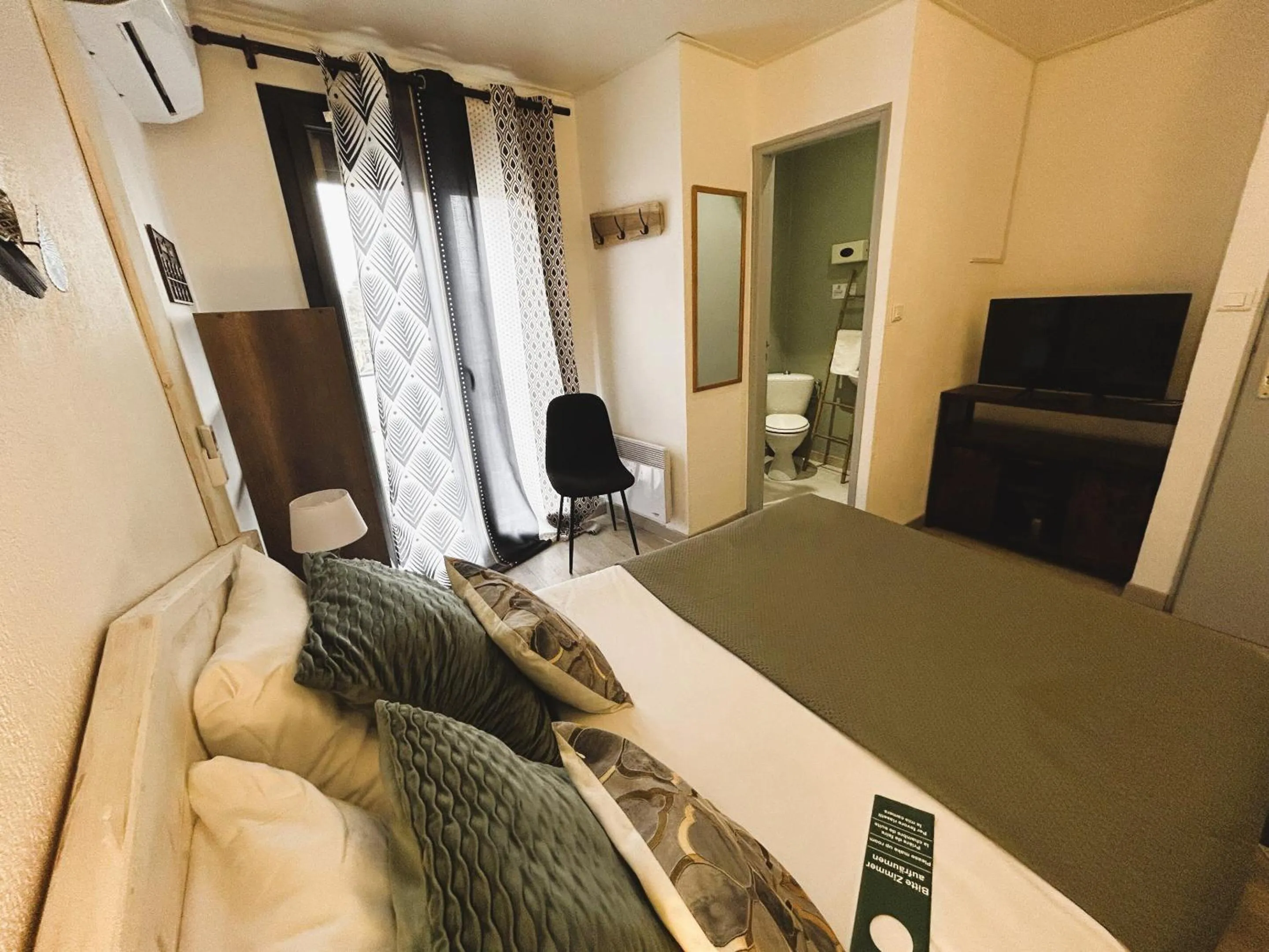 Bedroom in Gabrielle hôtel