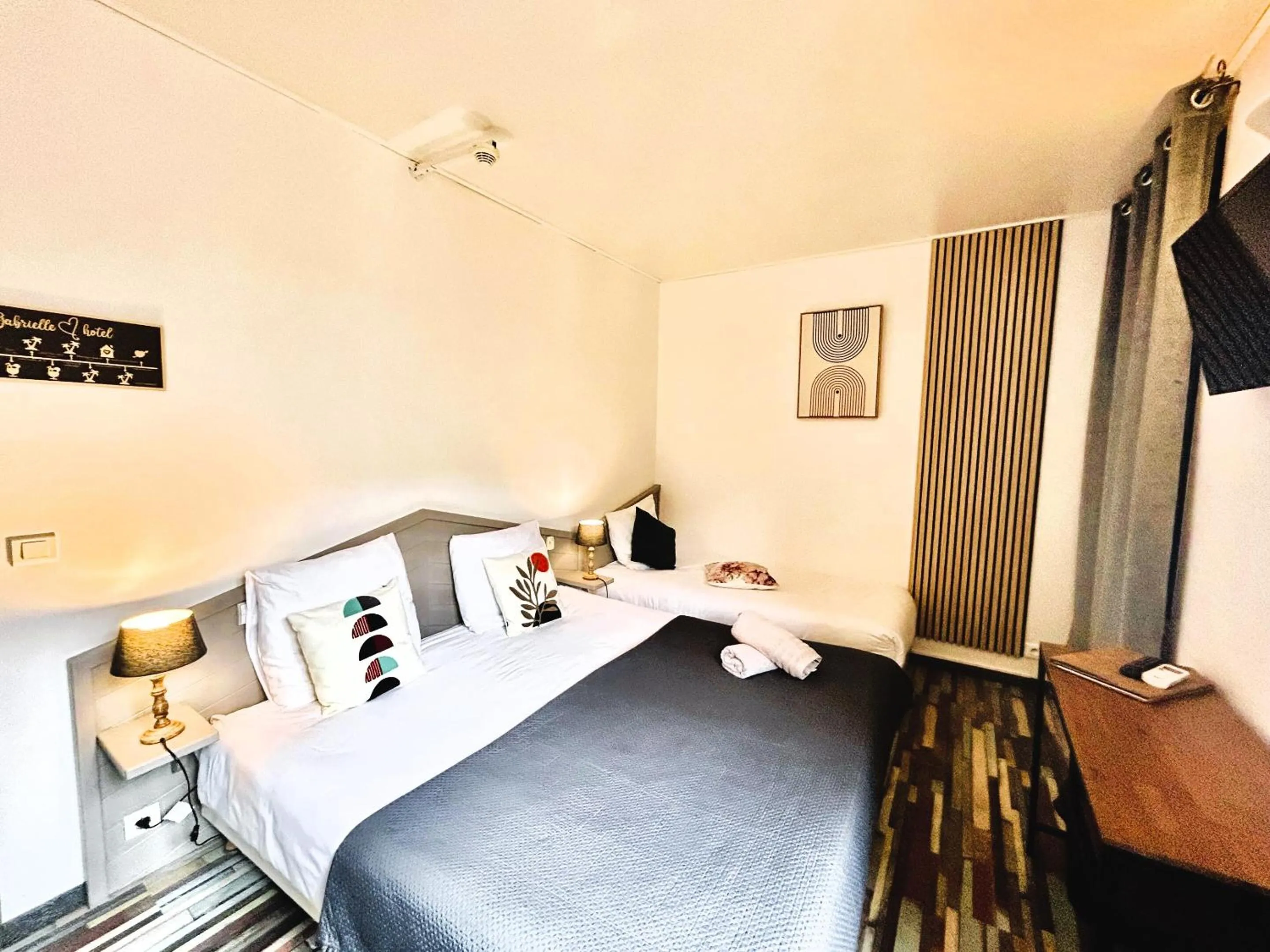 Bedroom, Bed in Gabrielle hôtel