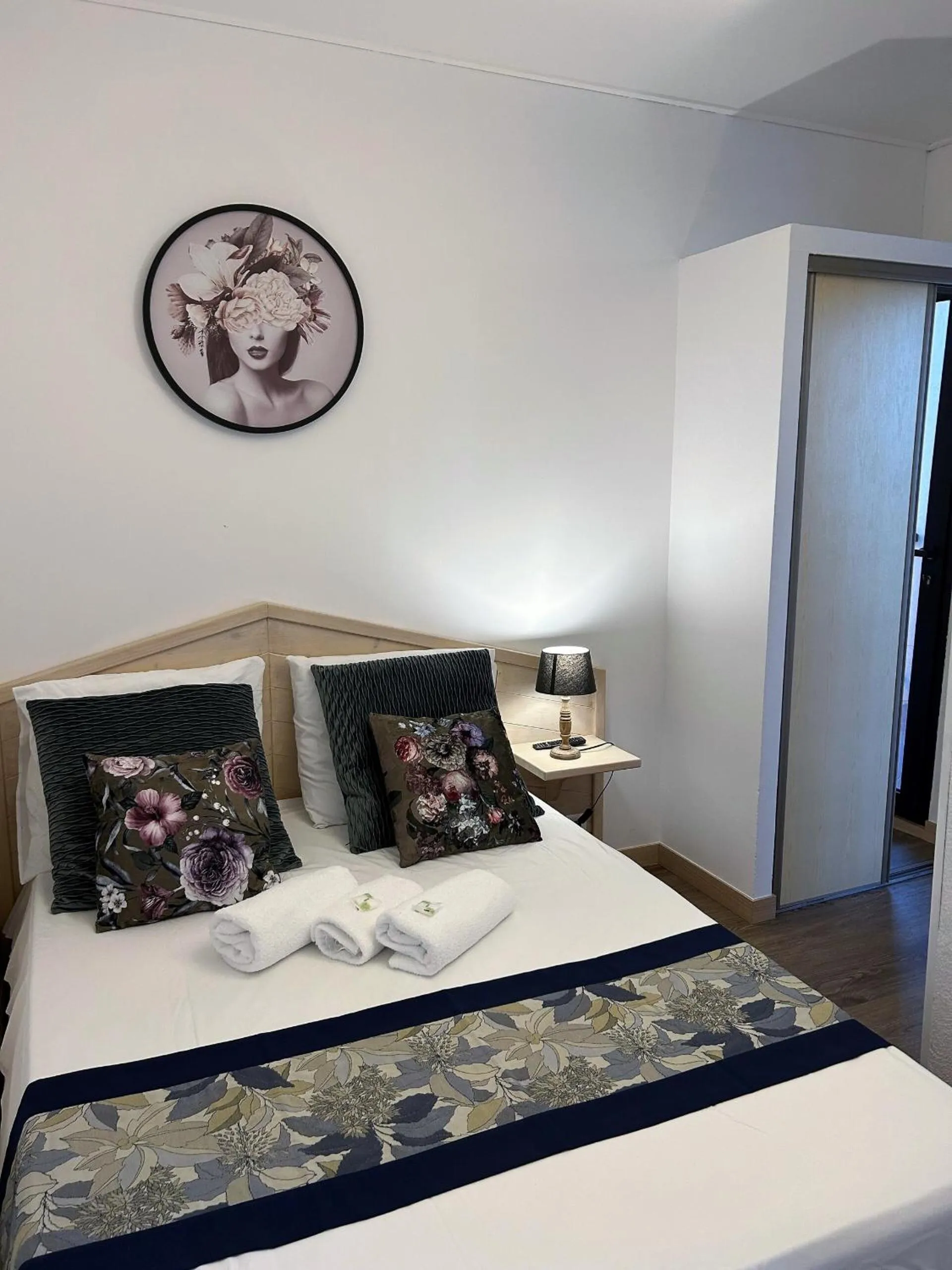 Bedroom, Bed in Gabrielle hôtel