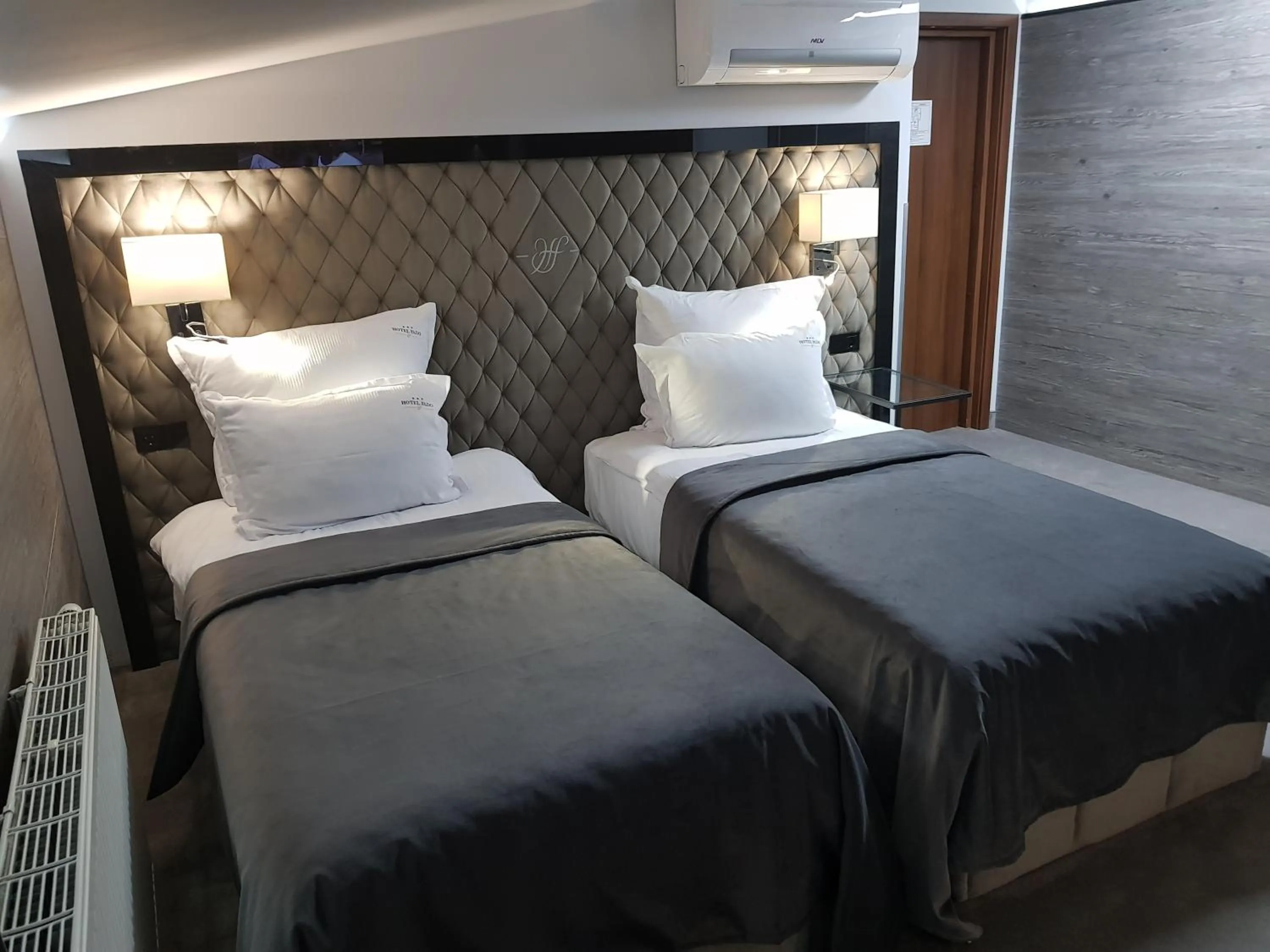 Photo of the whole room, Bed in Hotel Fado