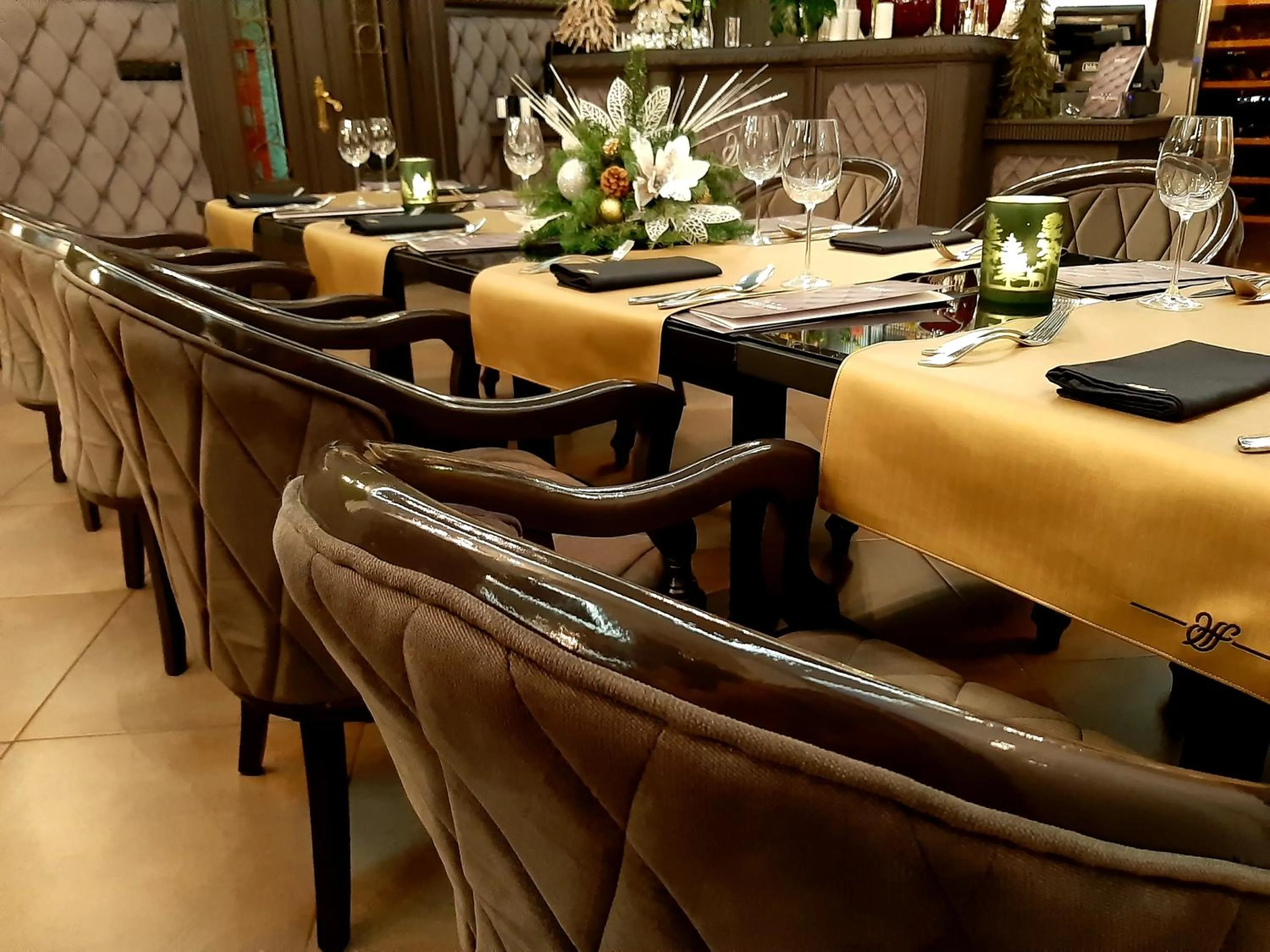 Restaurant/places to eat in Hotel Fado