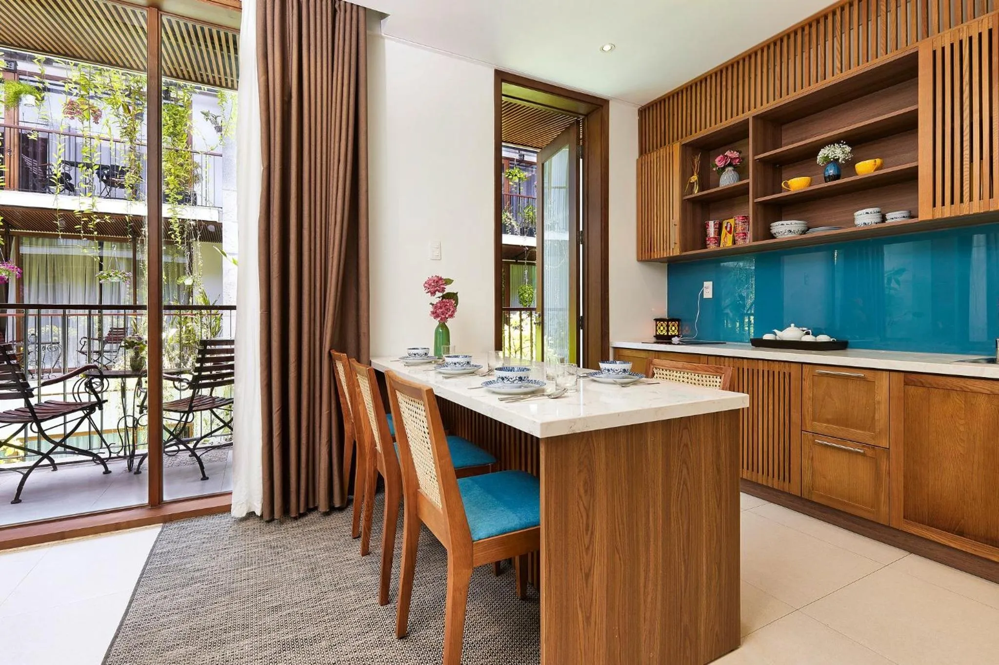Kitchen or kitchenette in Tam House Villa Hotel