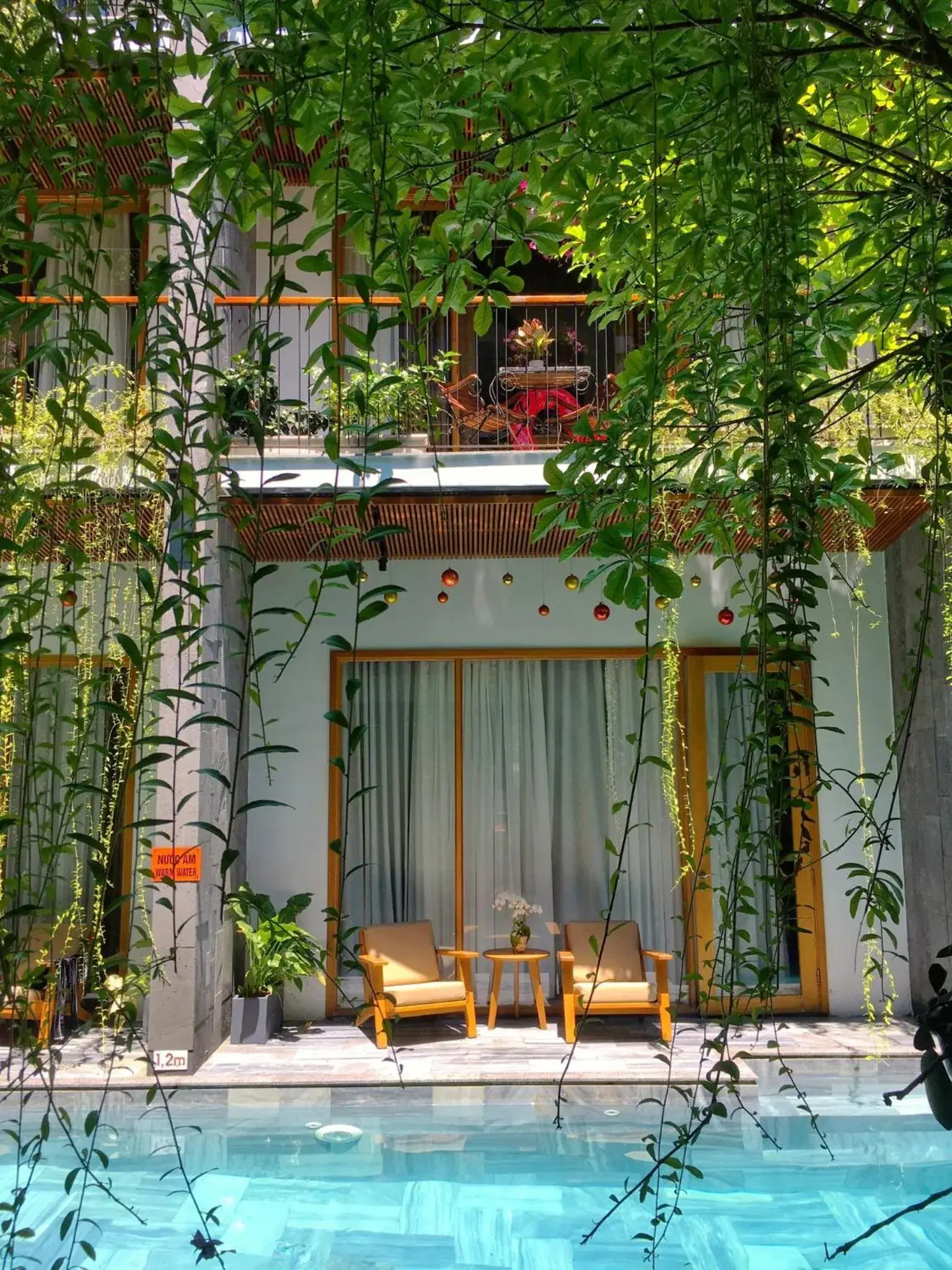 Double Room with Pool View in Tam House Villa Hotel Double Room with Pool View in Tam House Villa Hotel