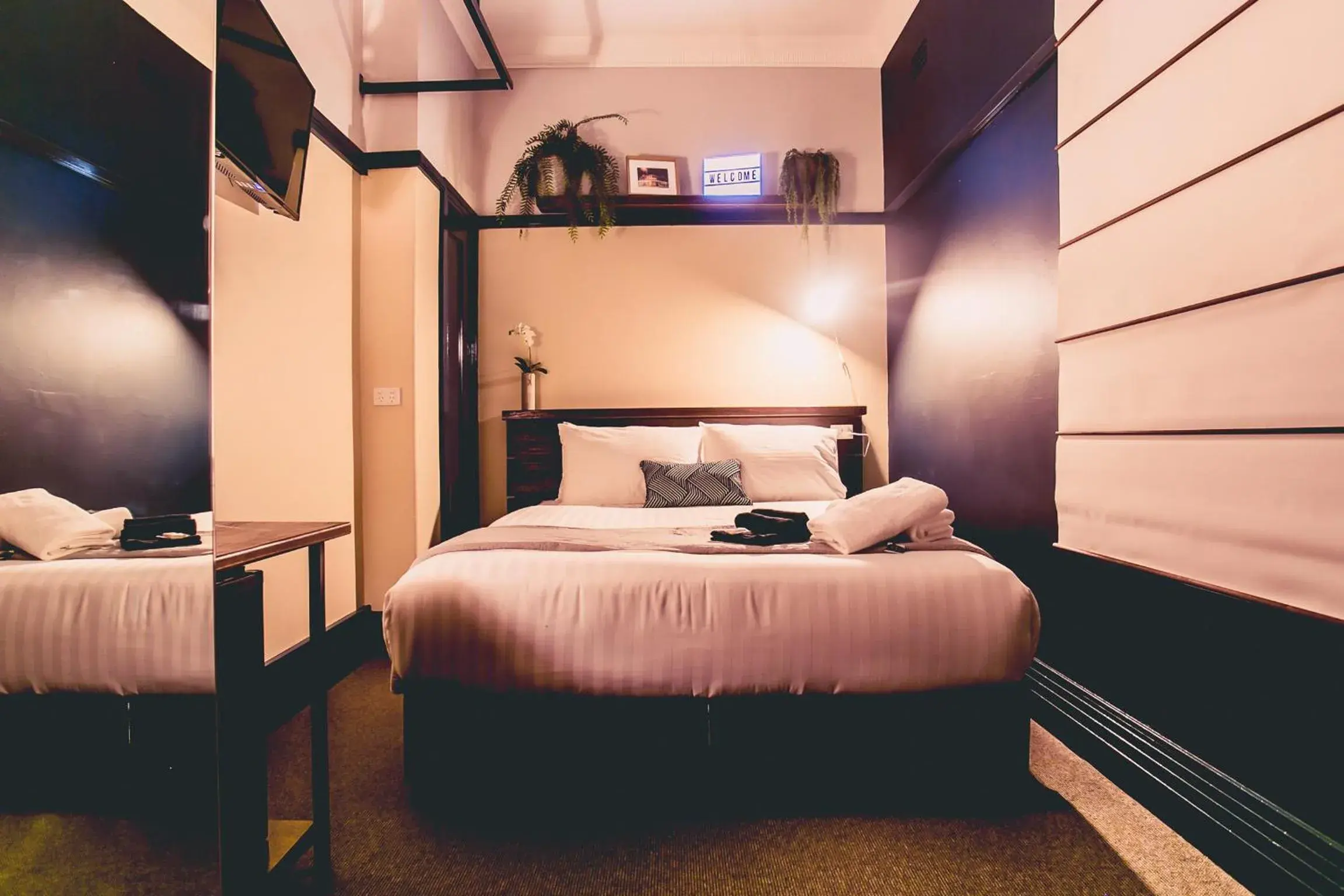 Double Room with Shared Bathroom in The Greenroof Double Room with Shared Bathroom in The Greenroof