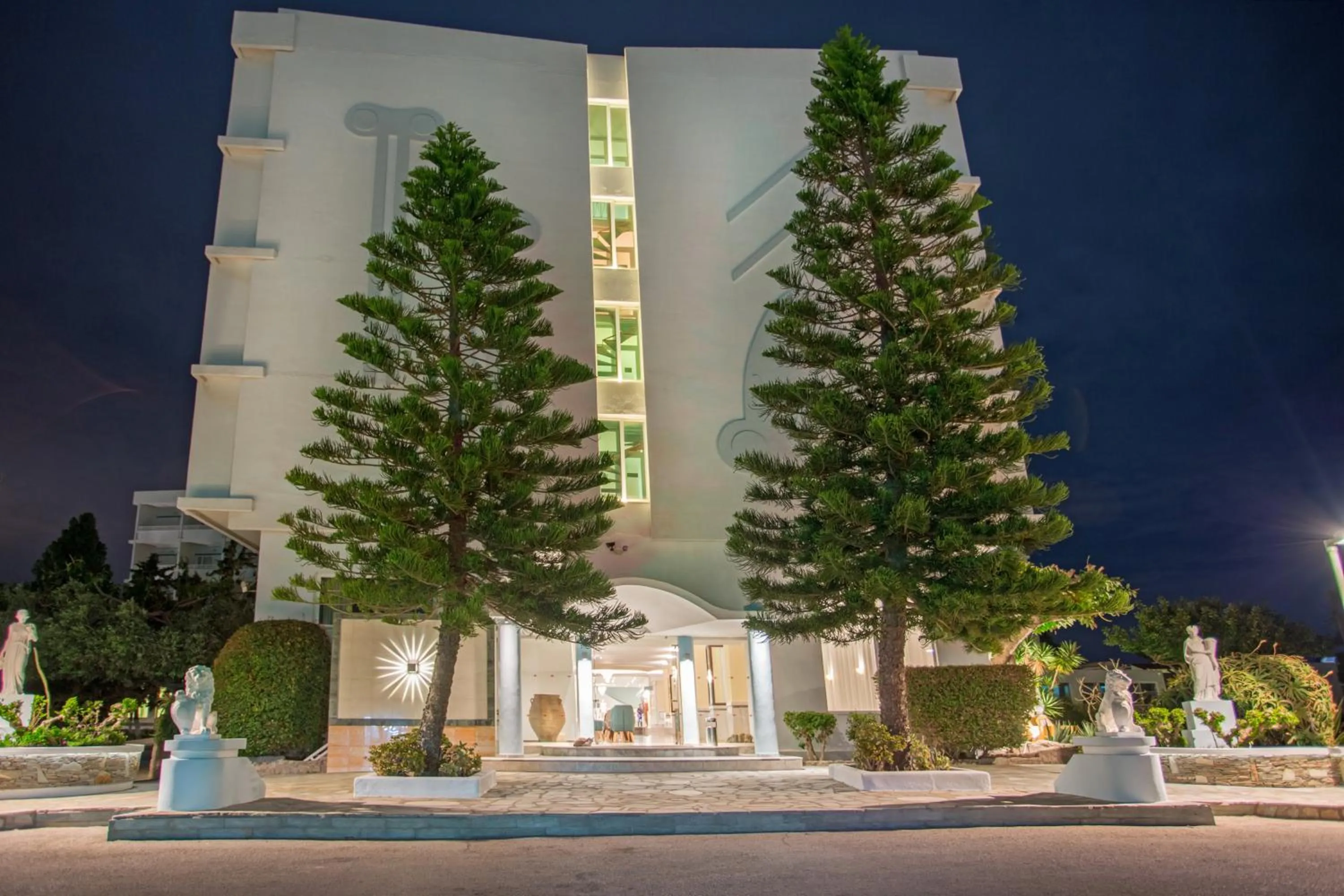 Facade/entrance in Atlantis Hotel