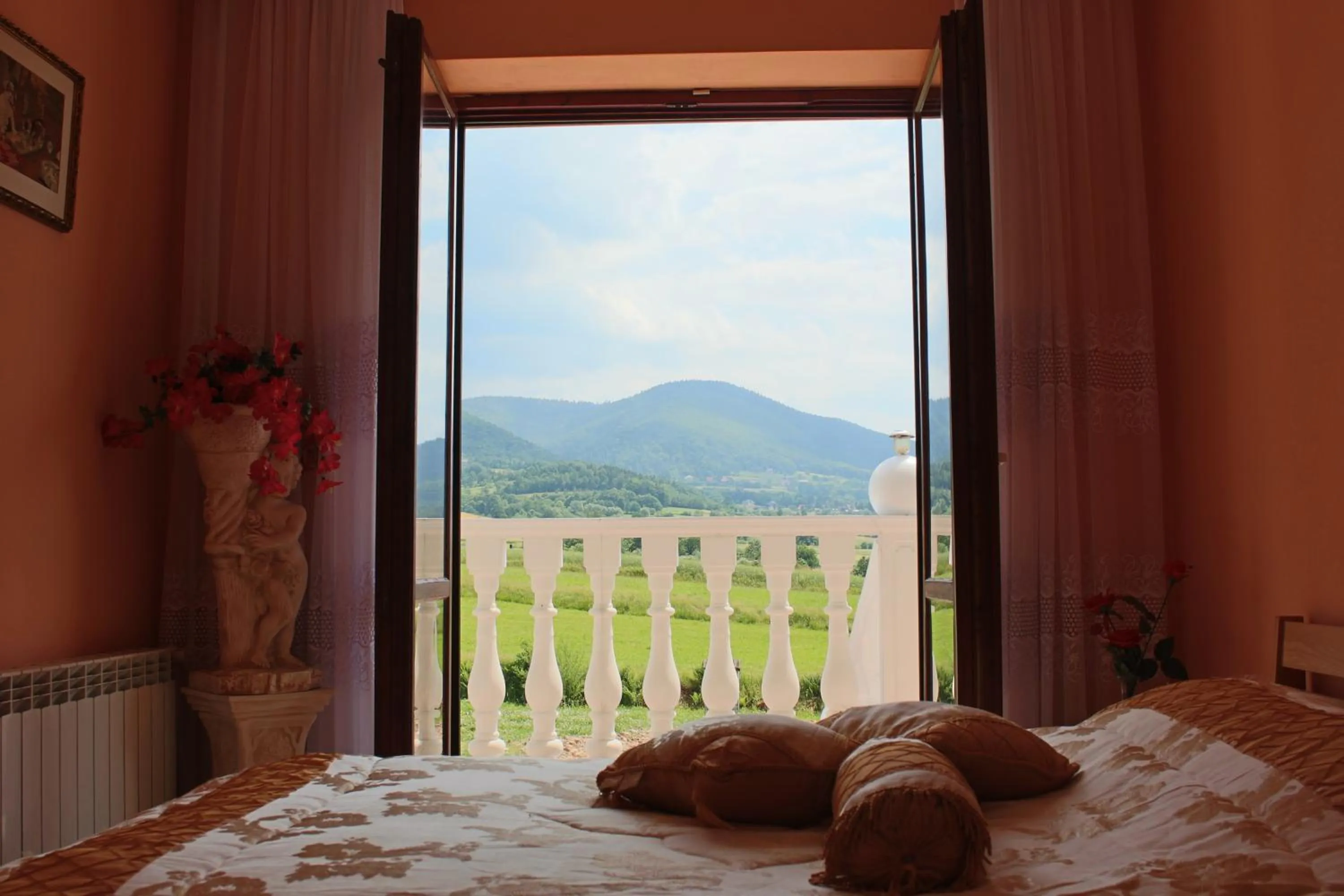 Mountain view, Bed in Grand Panorama